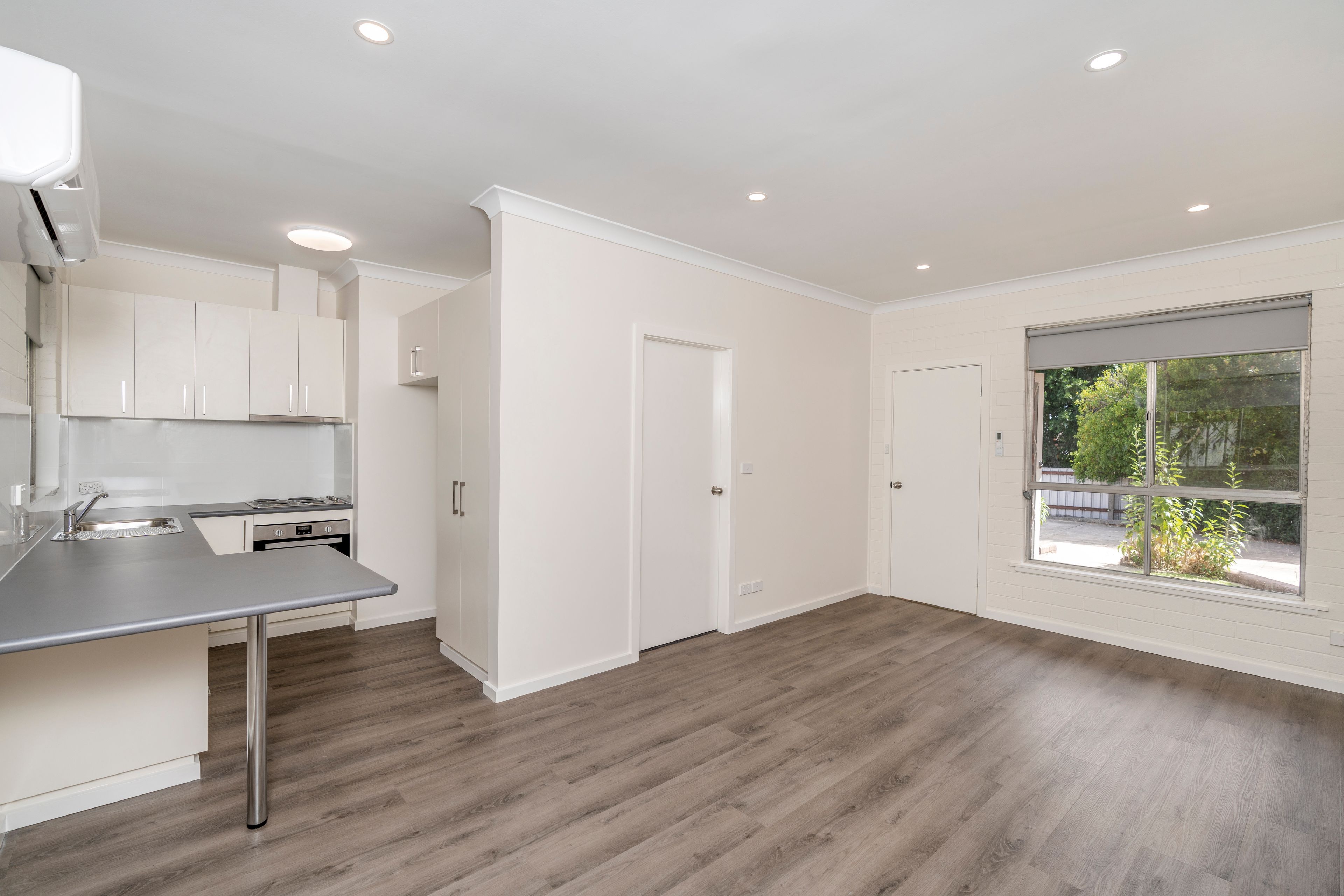 1/24 Halloran, Turvey Park, NSW 2650