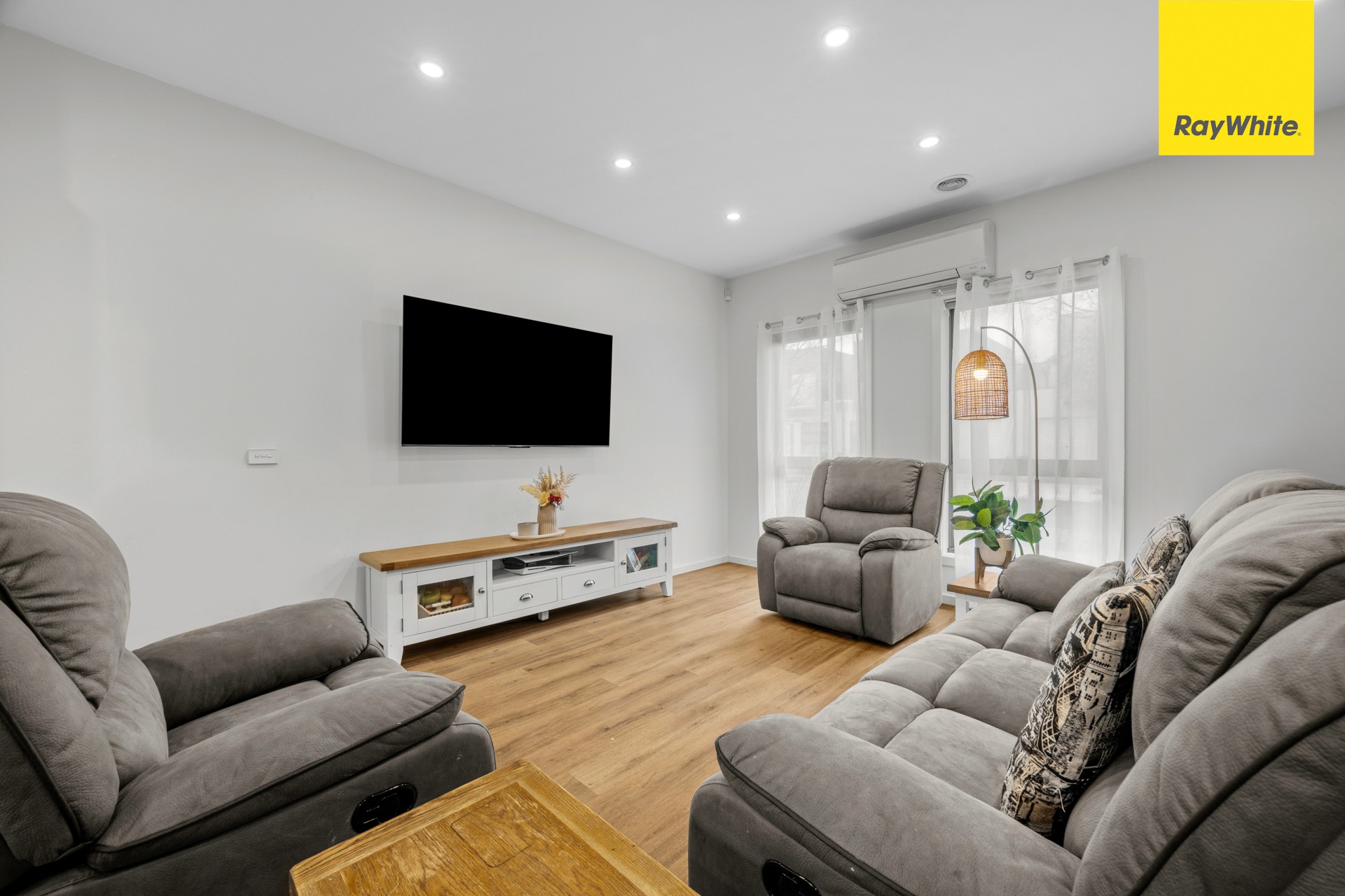 1/8 Cherington Place, Strathtulloh, VIC 3338