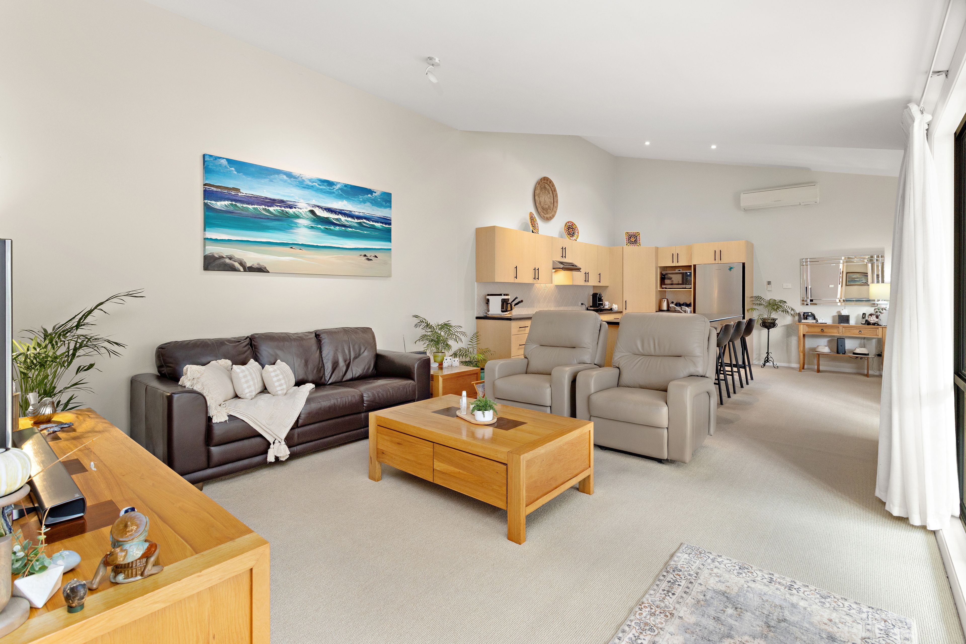 84A South Kiama Drive — photo 3 of 15