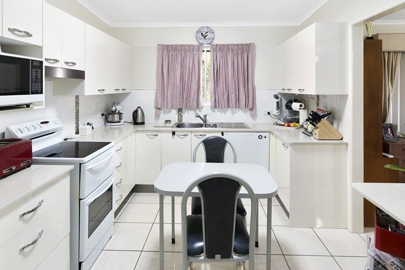 28 Samford Road, Leichhardt, QLD 4305
