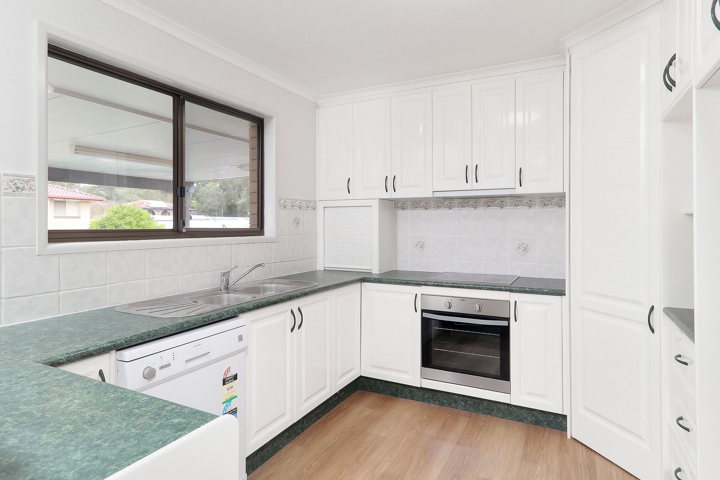 387 Broadwater Road, Mansfield, QLD 4122