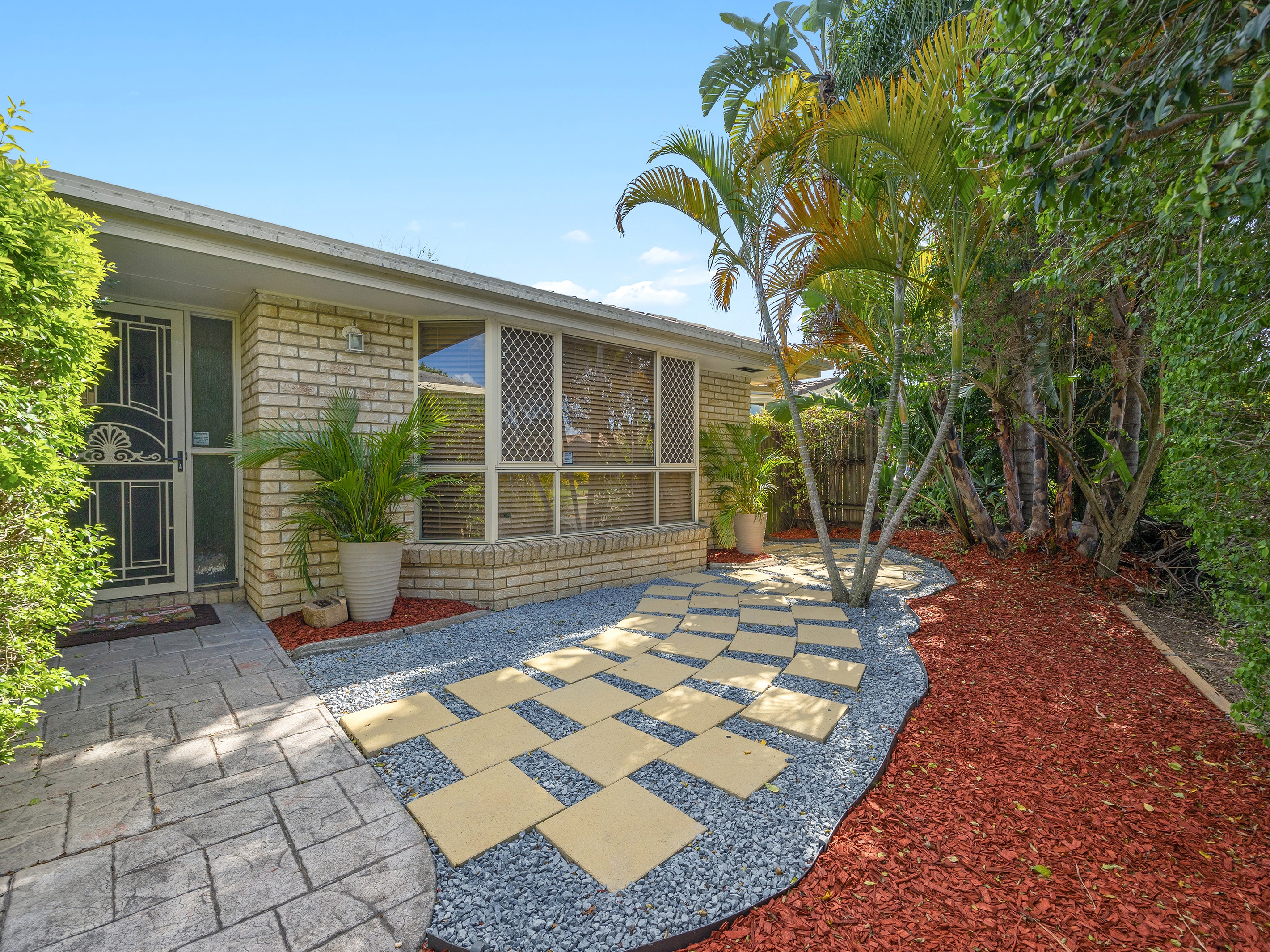 10 Hillcrest Place, Flinders View, QLD 4305