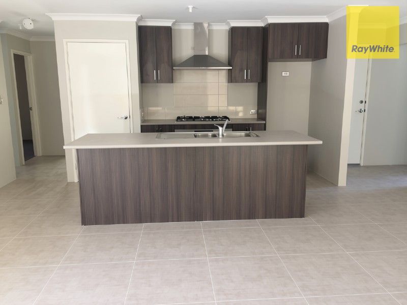 Unit 2/28 Blackburn Street — photo 4 of 17