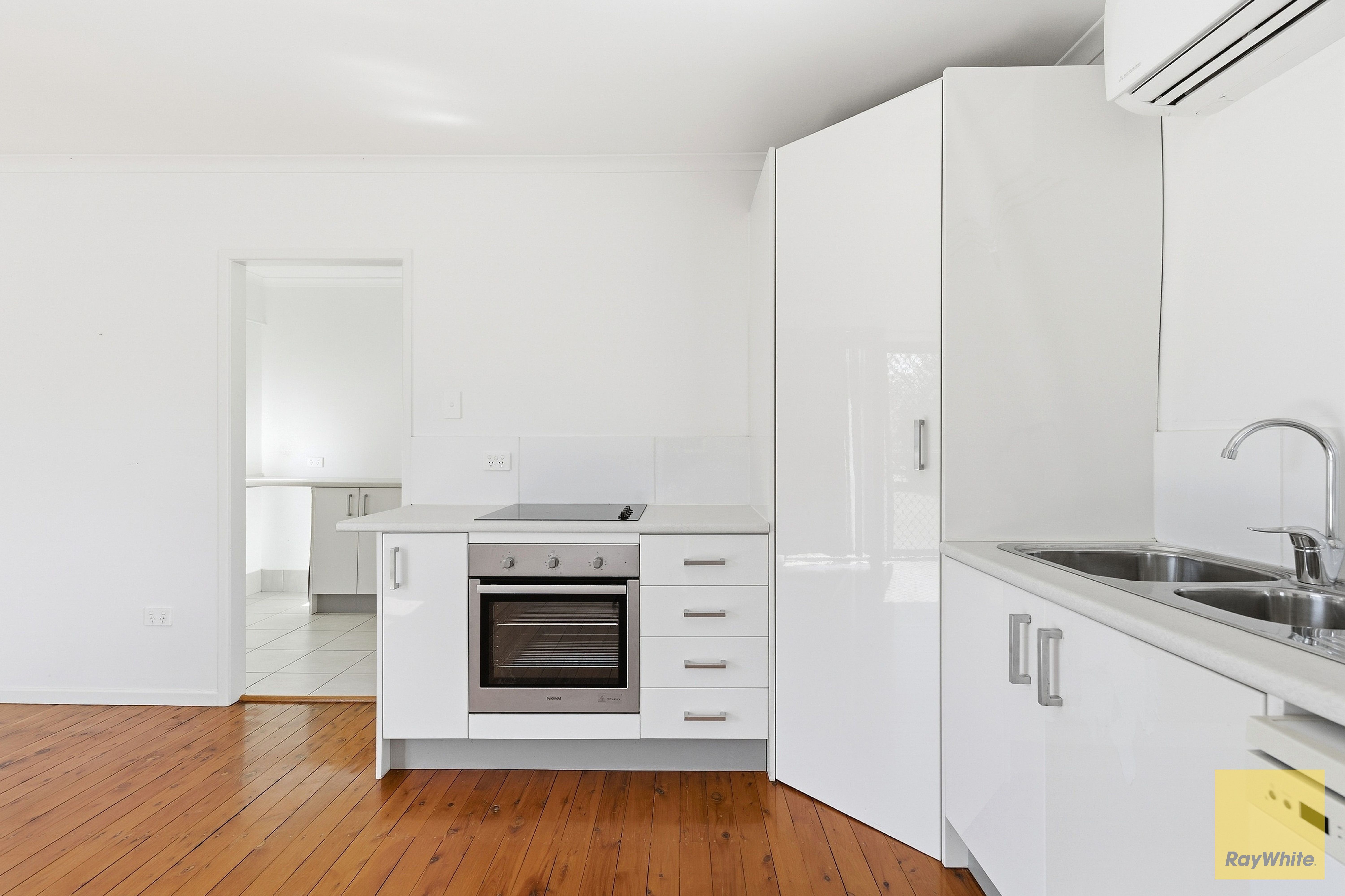 4 Racecourse Road — photo 10 of 14