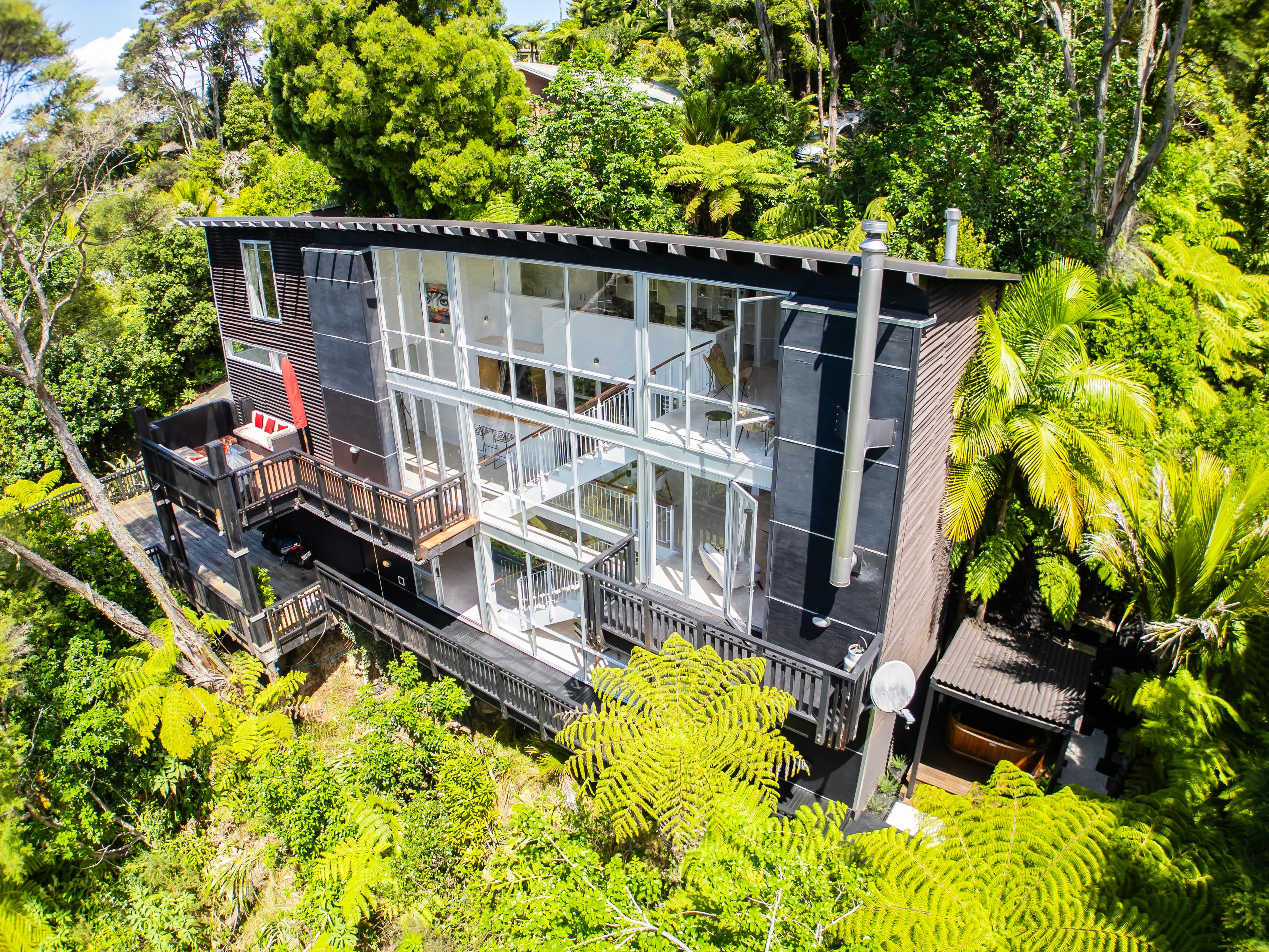 87 Laingholm Drive, Laingholm, Waitakere City