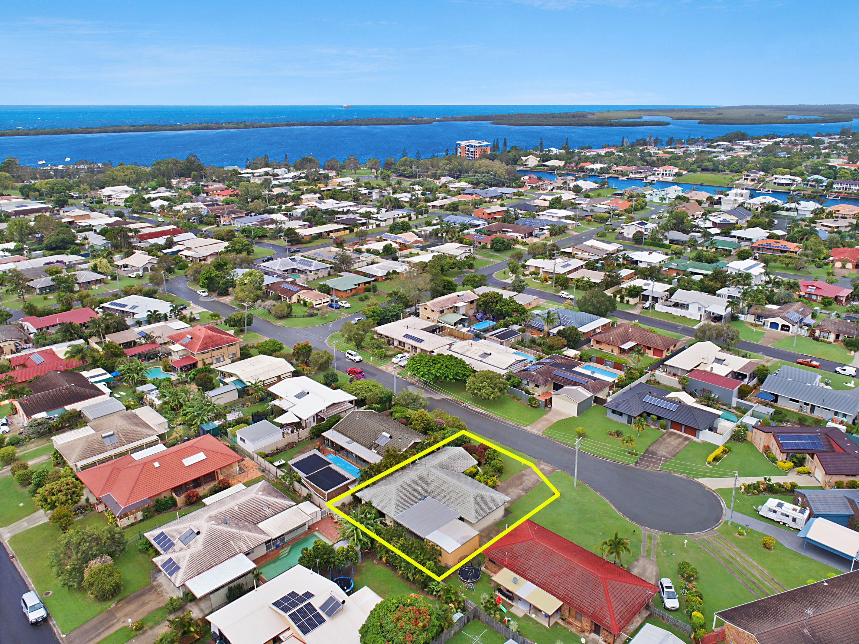 11 Cunningham Court, Golden Beach, QLD 4551