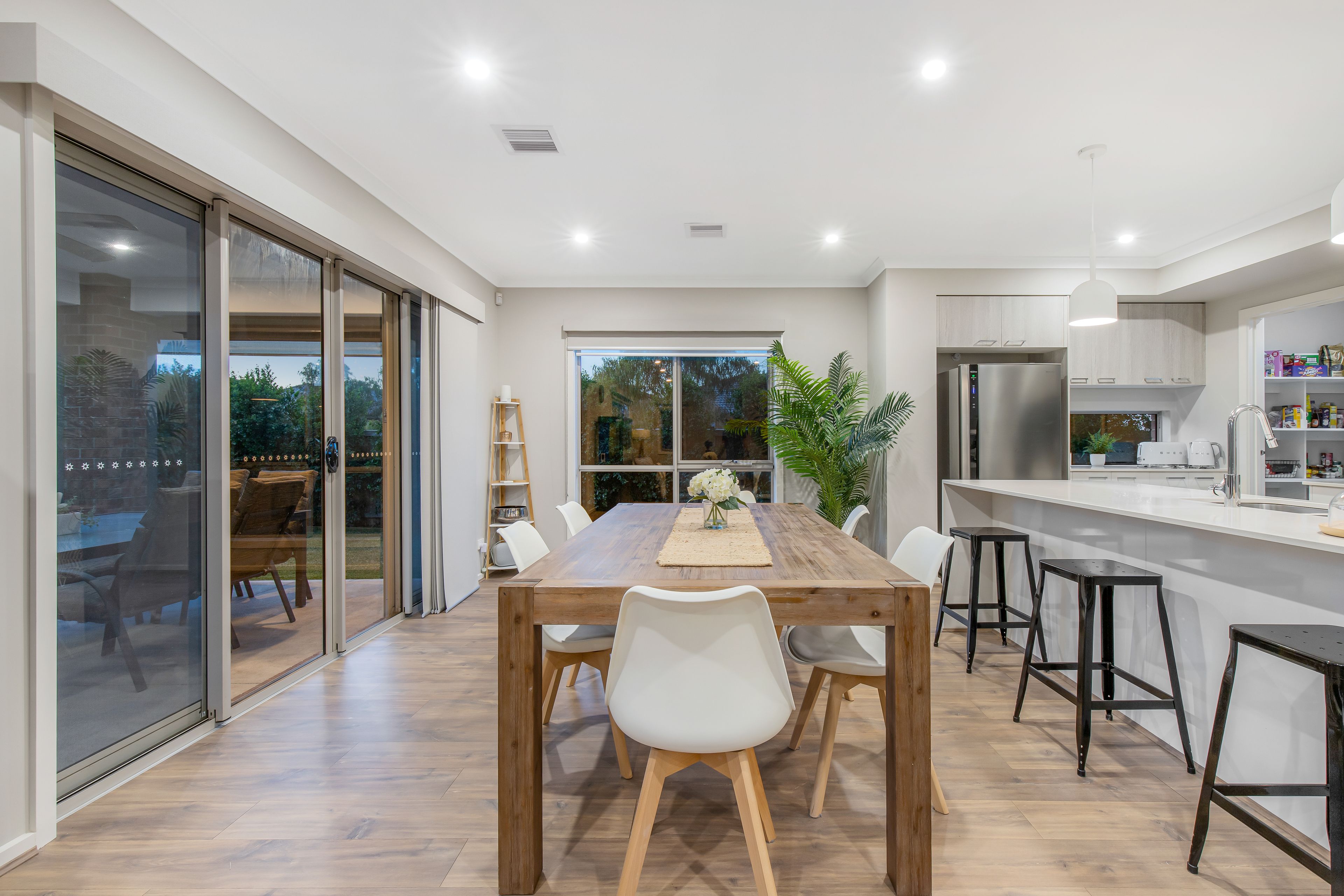 65 Cascade Drive, AINTREE, VIC 3336 Sold House Ray White Deer Park