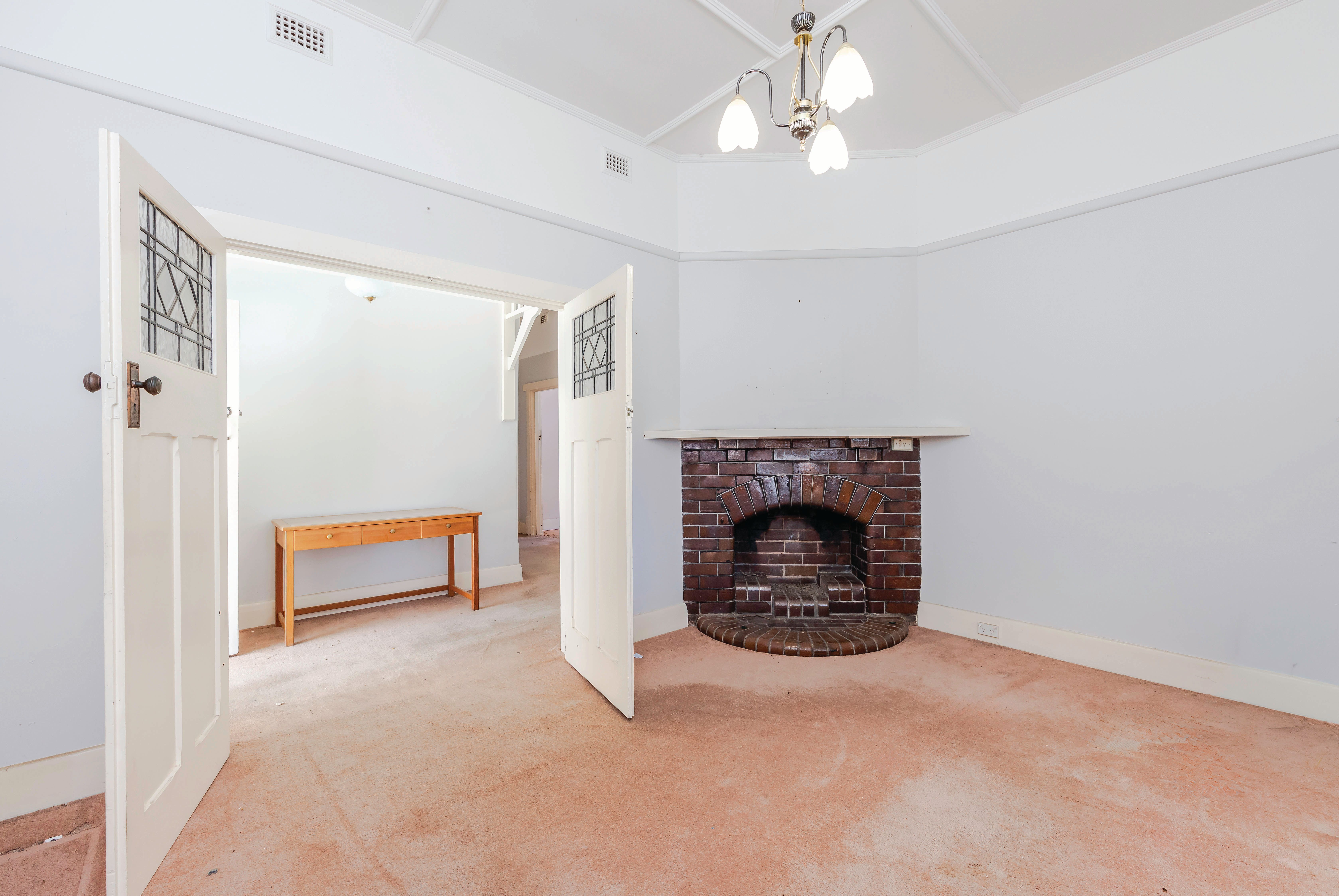 54 Canterbury Avenue — photo 9 of 27