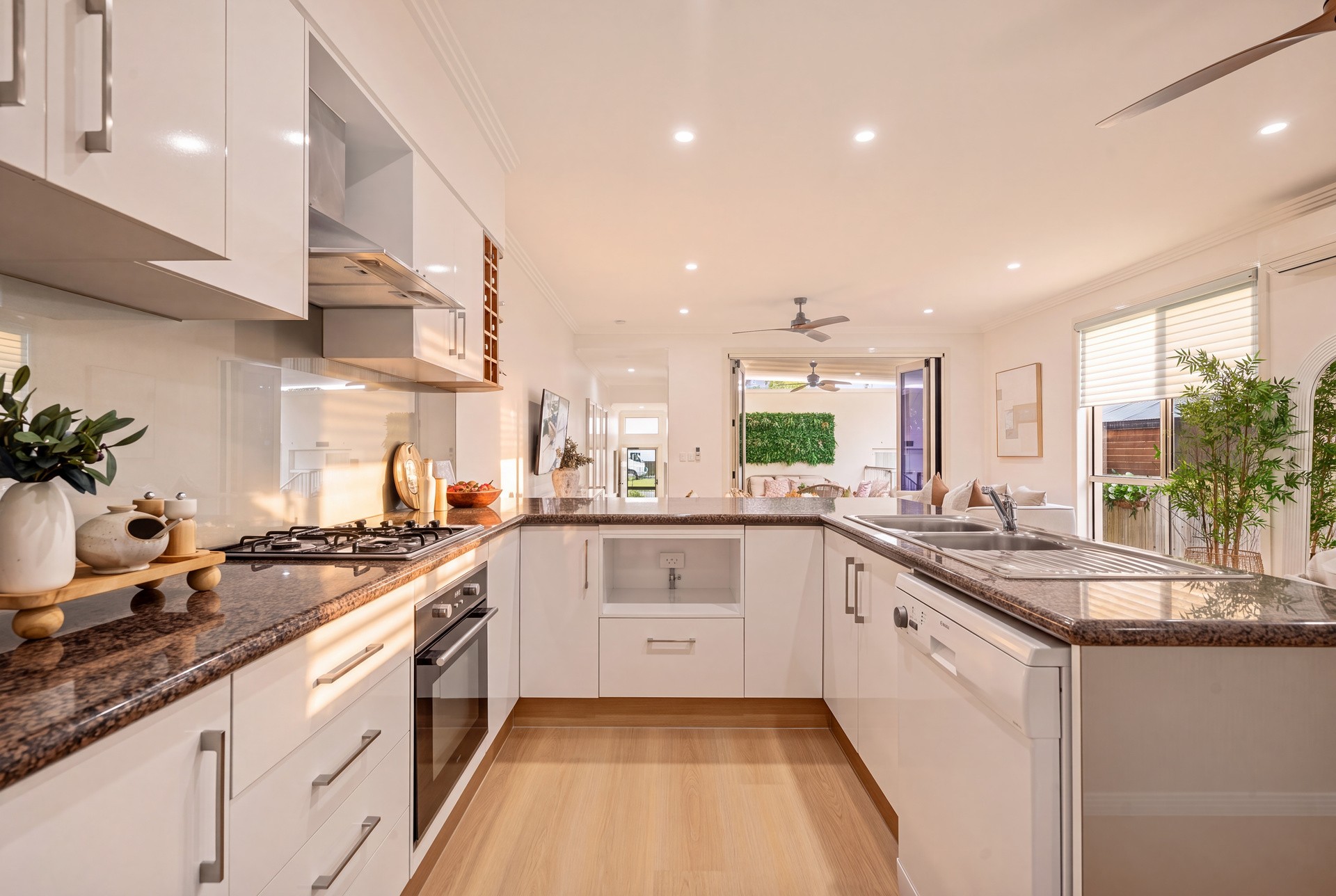 1/30 Abalone Avenue, Paradise Point, QLD 4216
