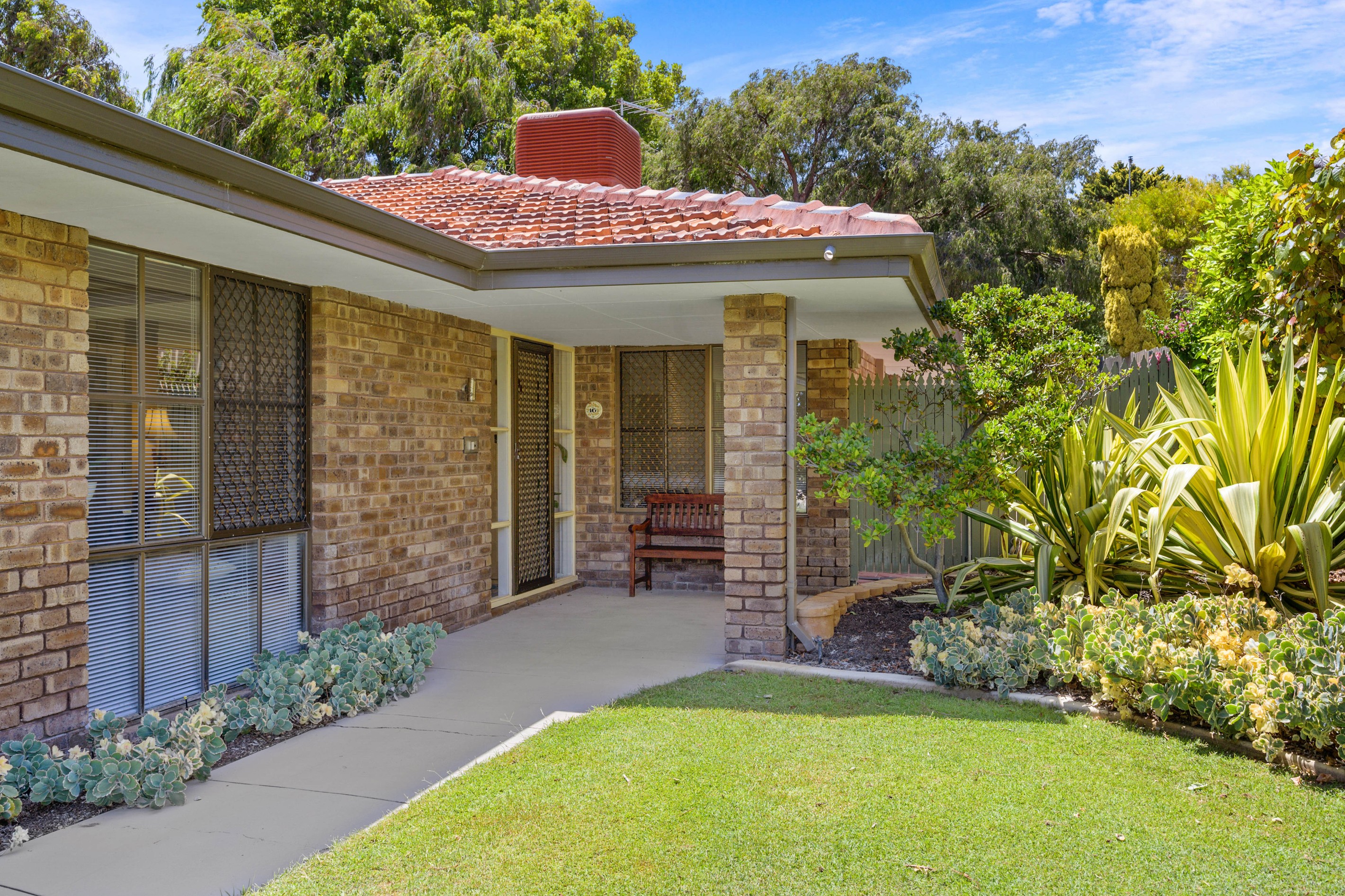 16 Henderson Drive, Kallaroo, WA 6025