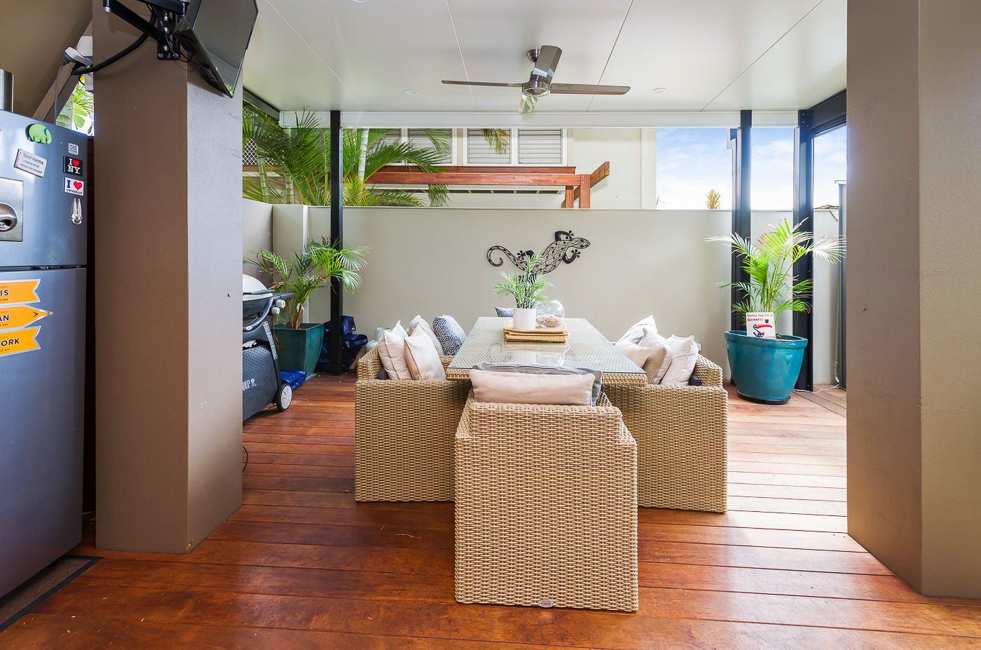2/27 Donald Avenue, Paradise Point, QLD 4216