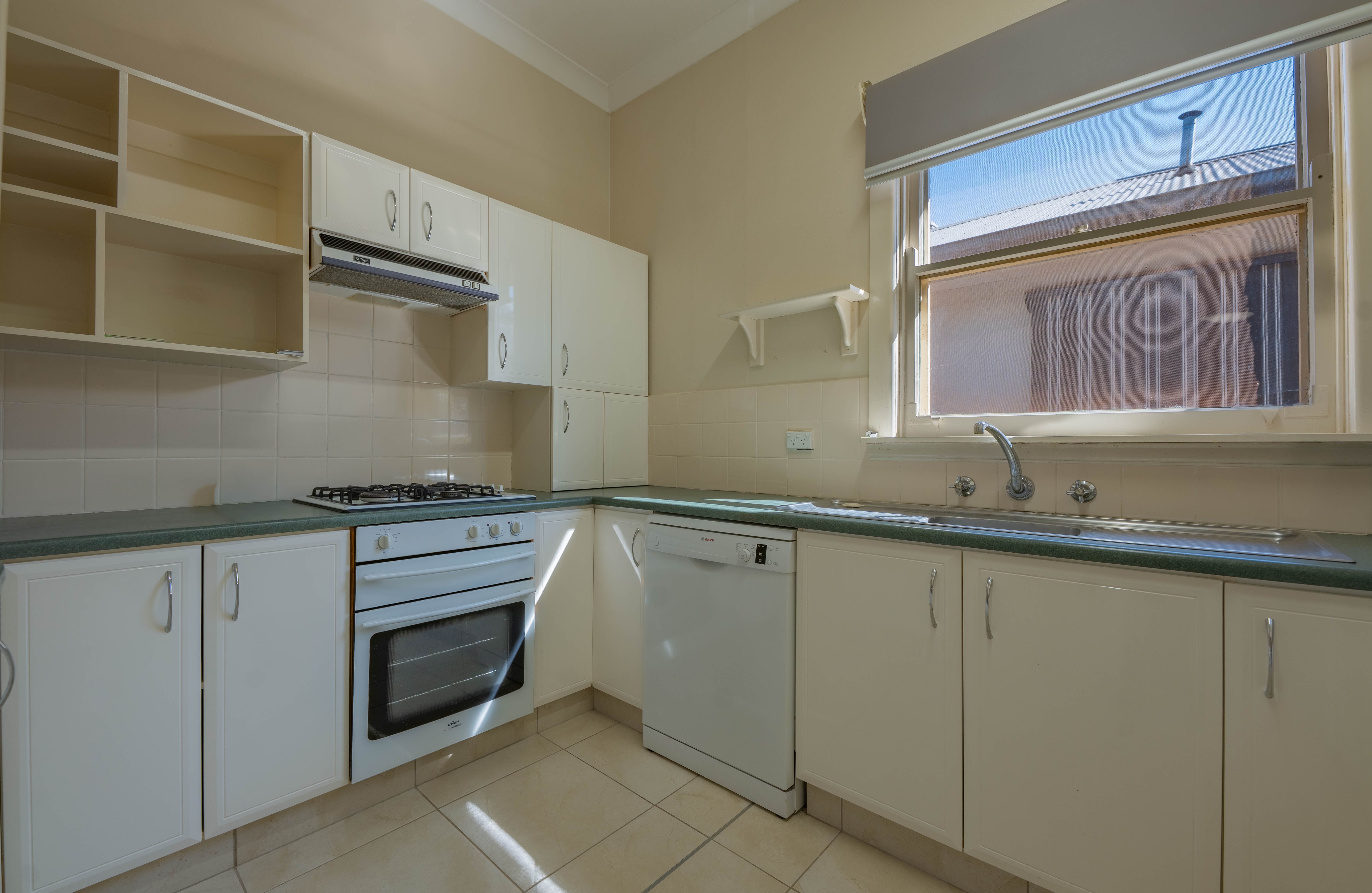 40 Kurrajong Street — photo 8 of 25