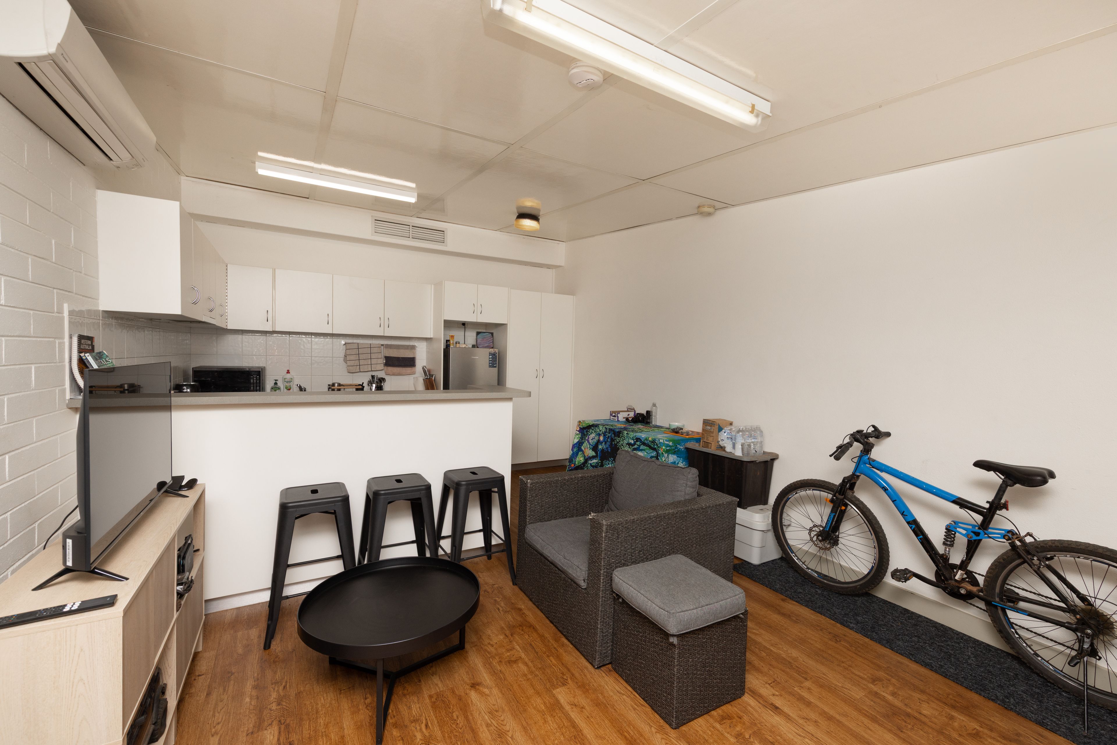 14/15 Hillview Road — photo 3 of 9