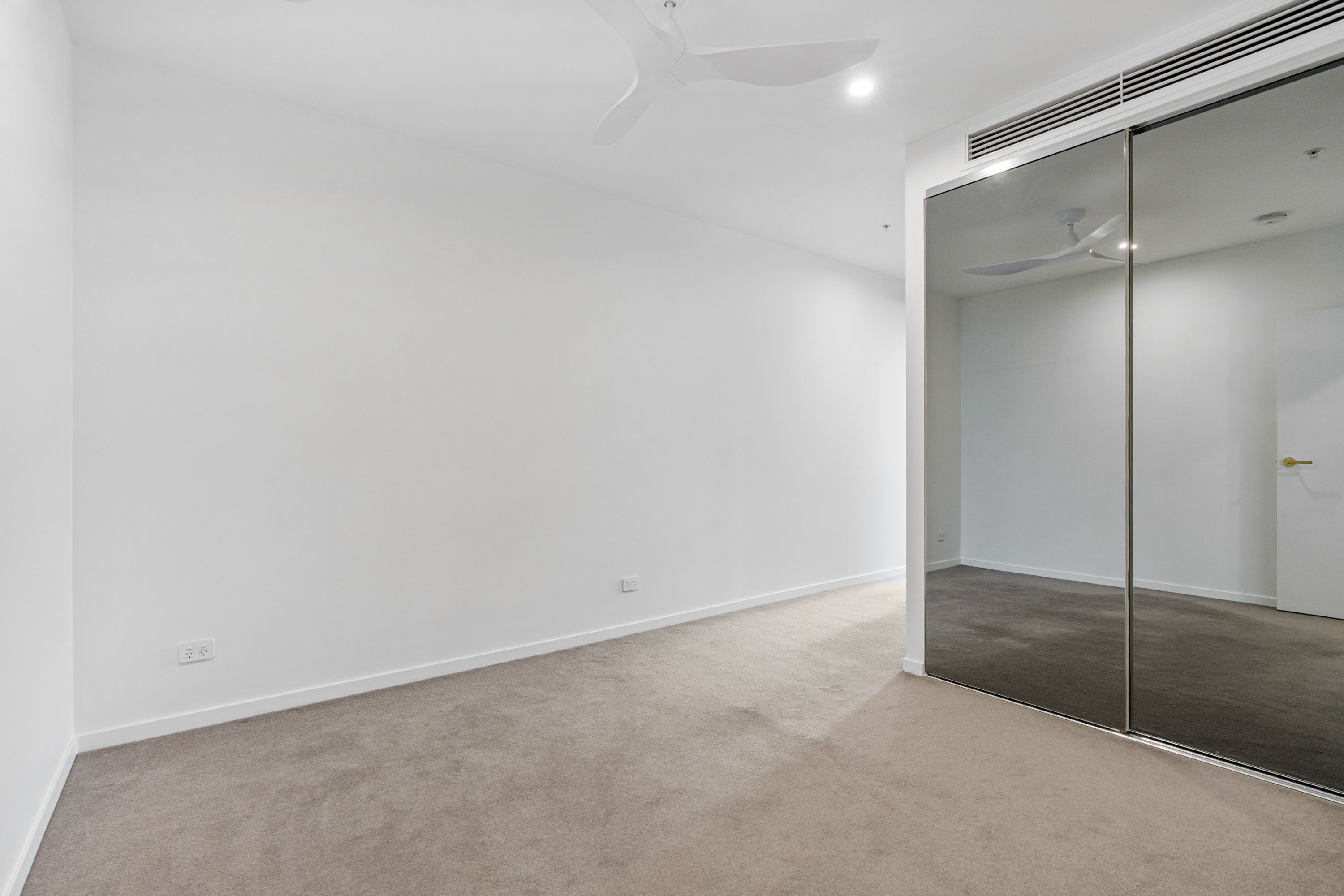 42/20 Executive Drive — photo 14 of 26