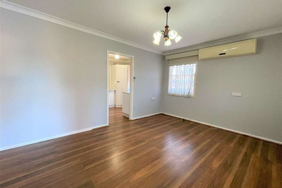 33 Ironbark Crescent, Macquarie Fields, NSW 2564