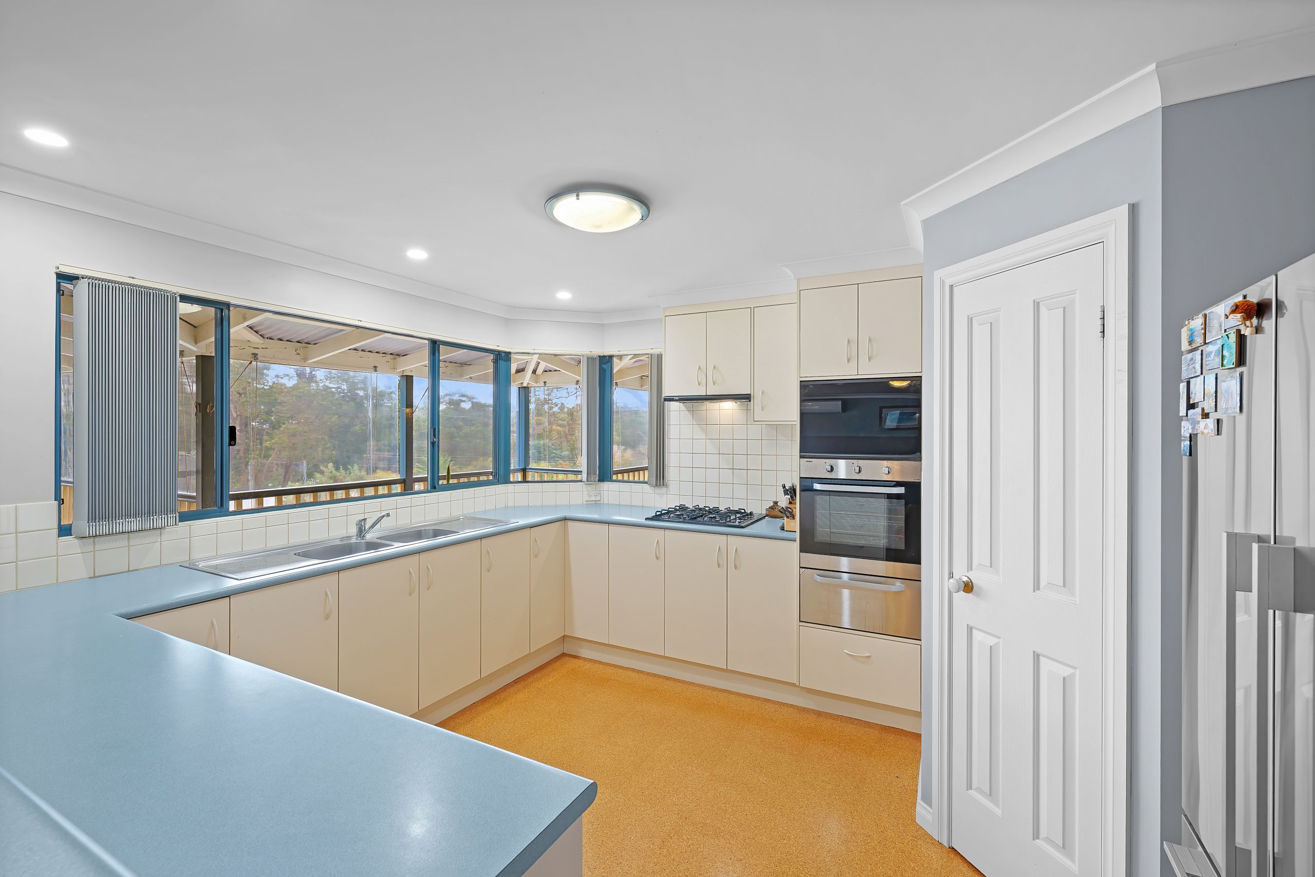 19 Bracknell Crescent — photo 9 of 30
