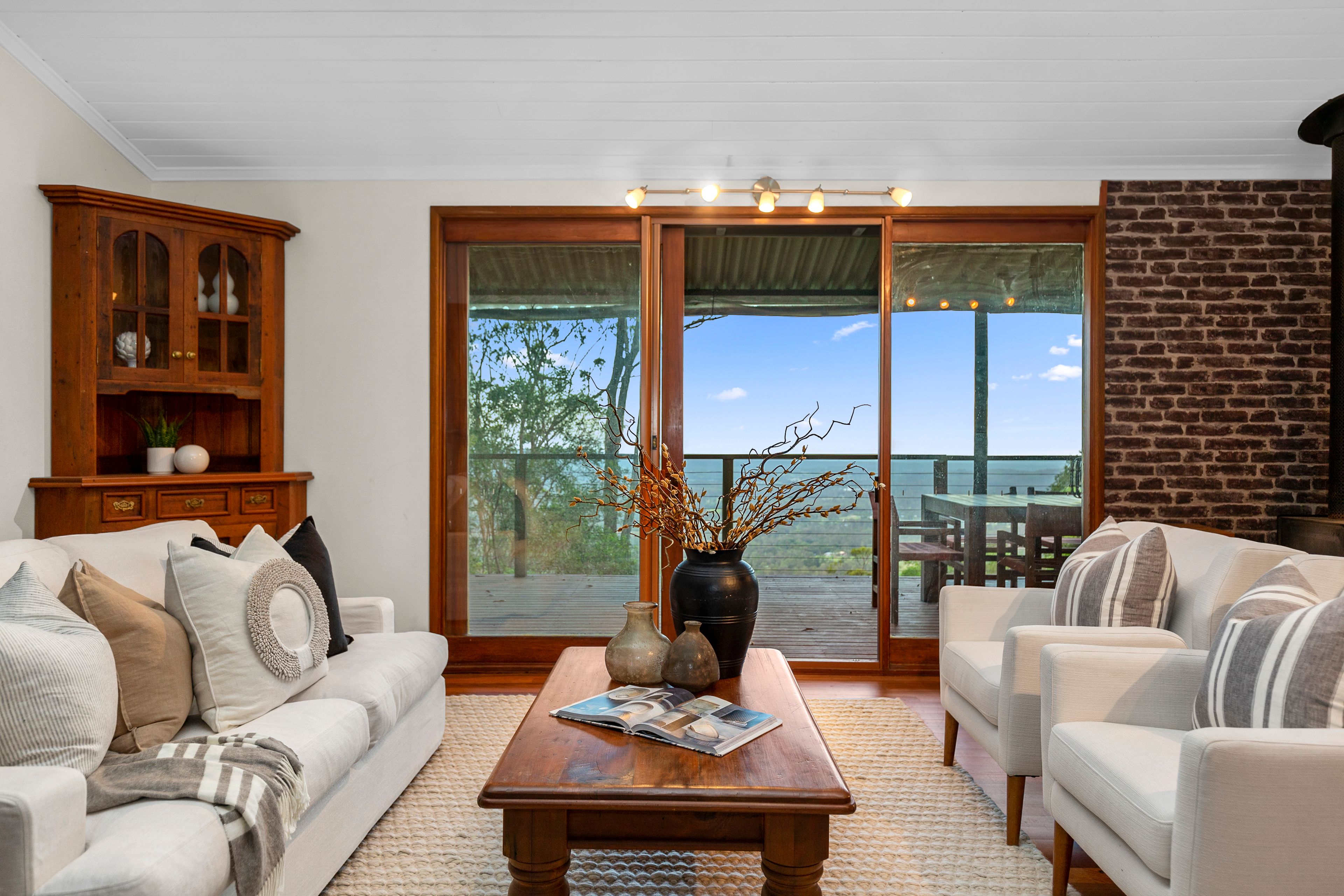 950 Mount Nebo Road, Jollys Lookout, QLD 4520