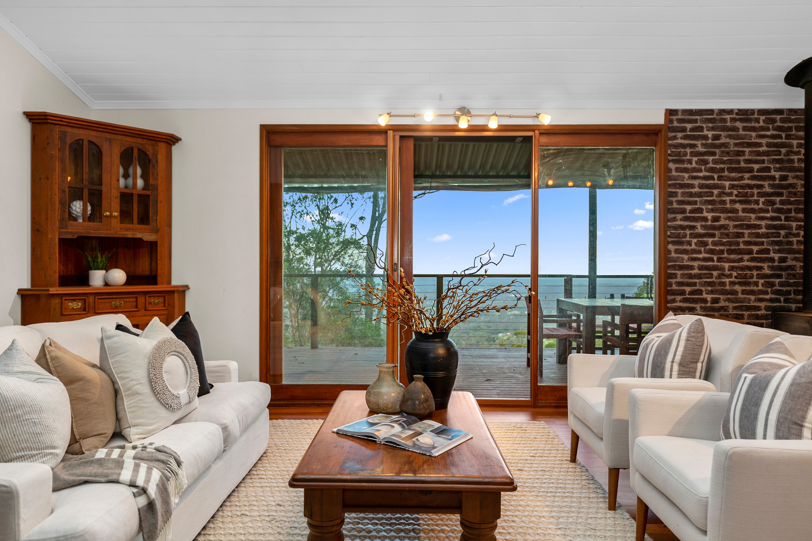 950 Mount Nebo Road, Jollys Lookout, QLD 4520