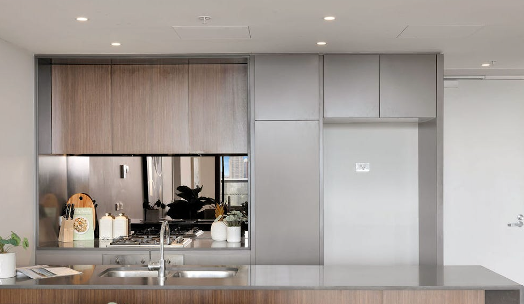 1005/6 Ebsworth Street — photo 4 of 9