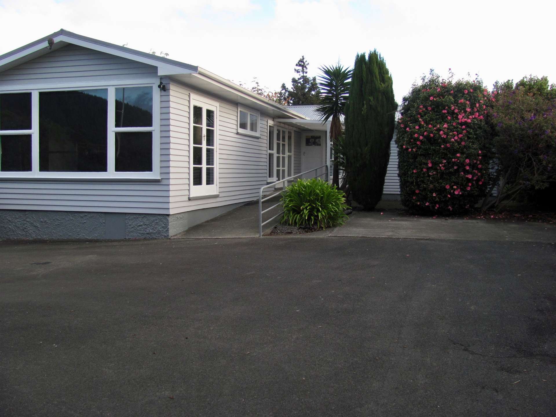 27 Kapiti Road photo 0