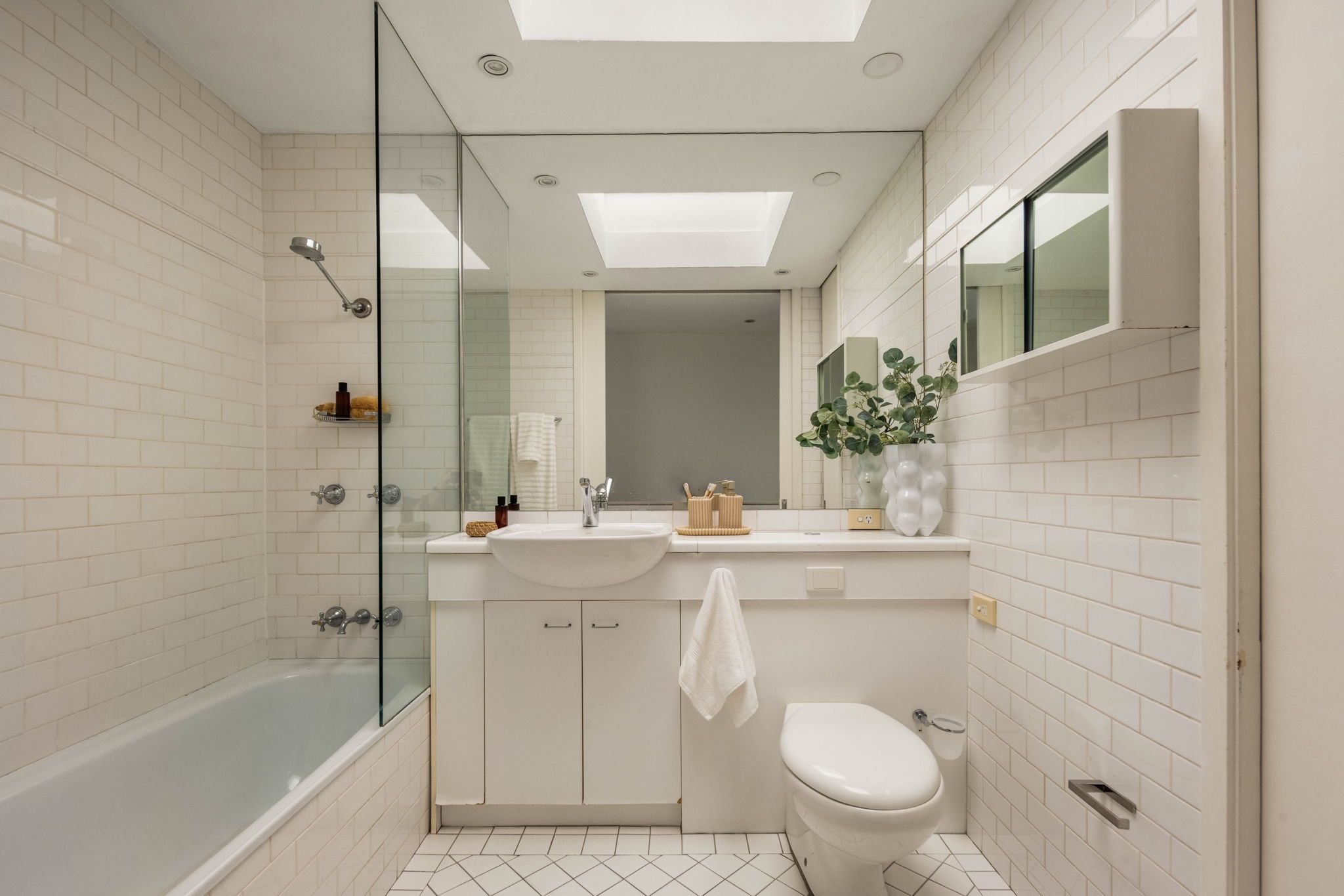 62 Kepos Street — photo 11 of 12