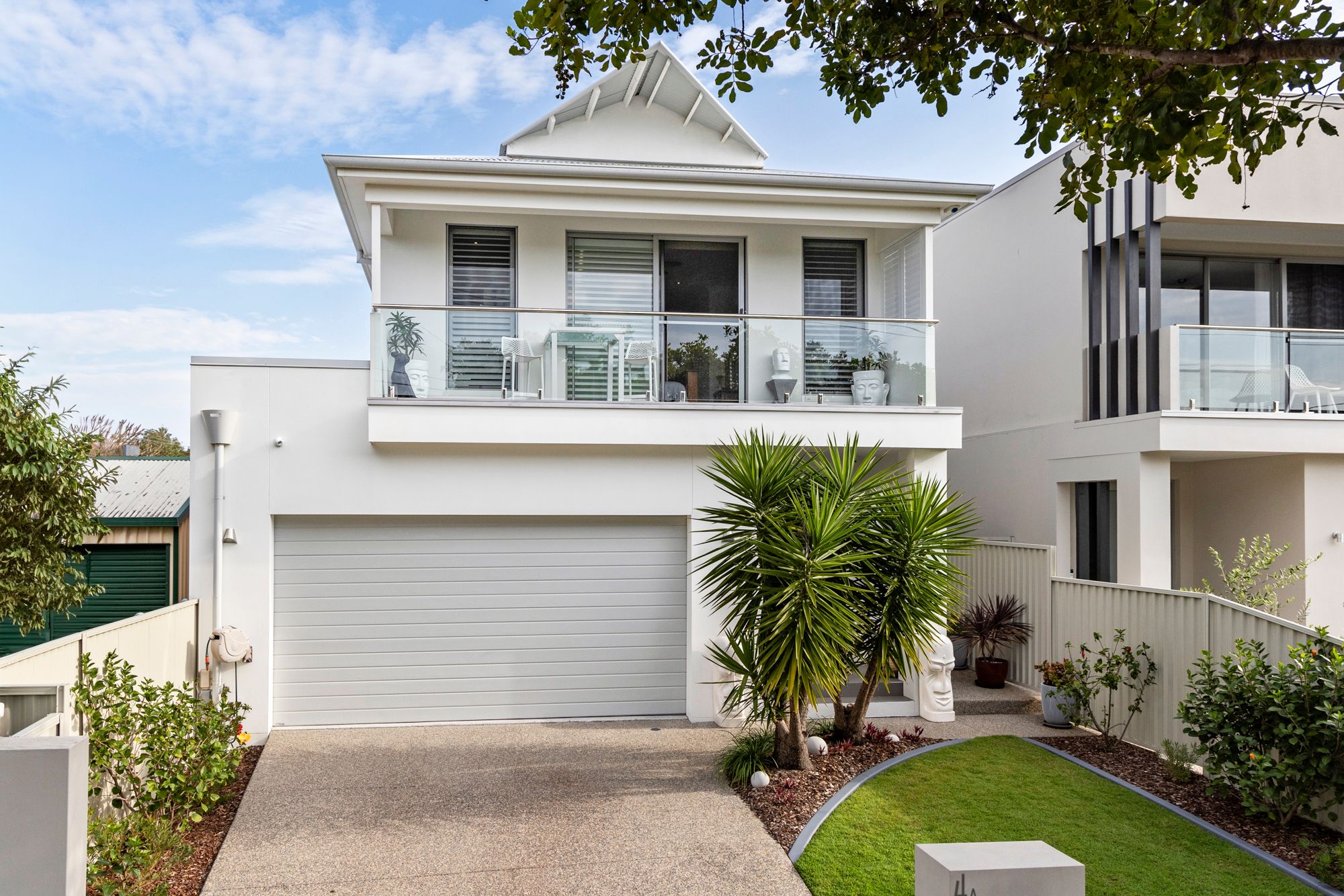 4A Drake Avenue, Paradise Point QLD 4216