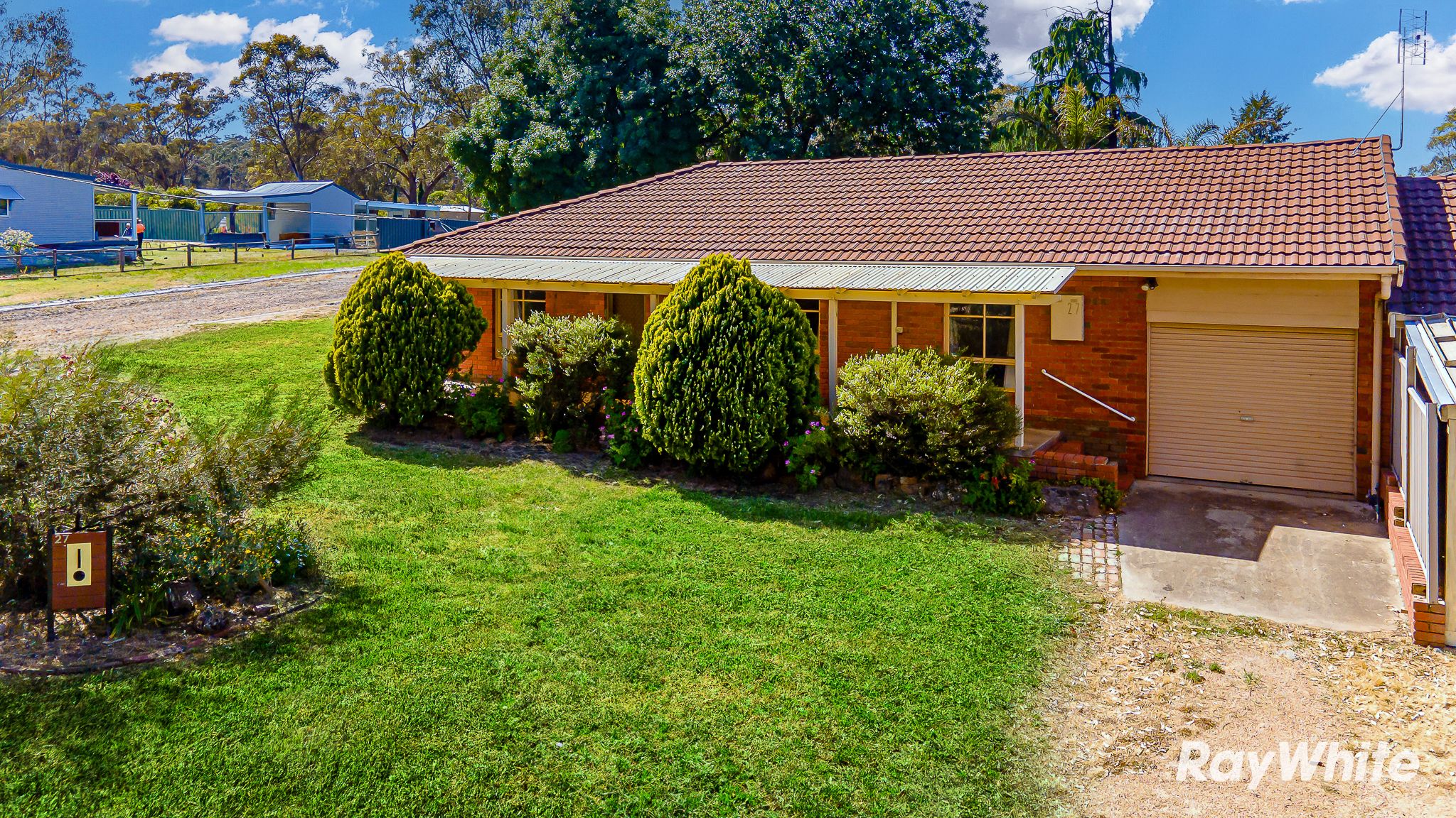 27 Shakespere Street, Heathcote VIC 3523