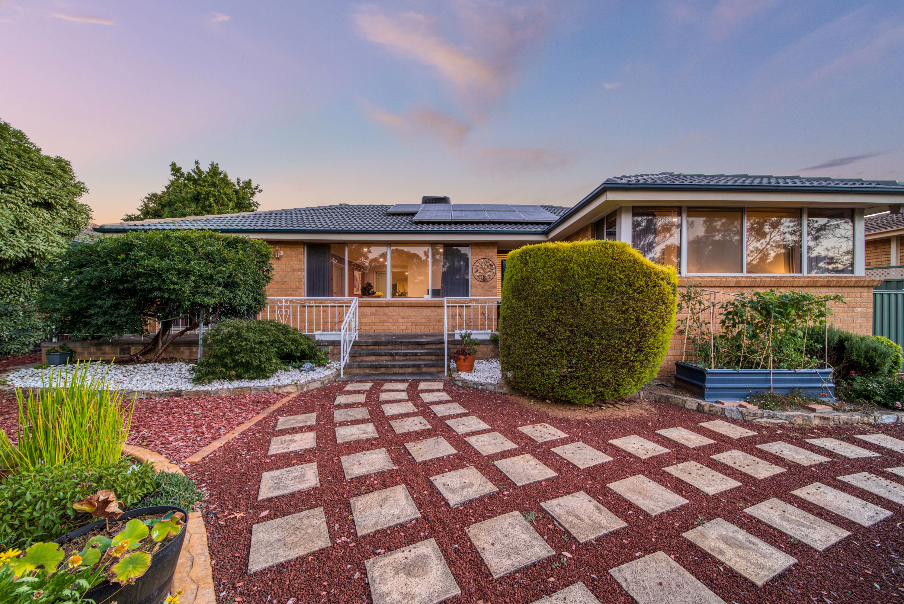 6 Coppin Place, Weetangera, ACT 2614