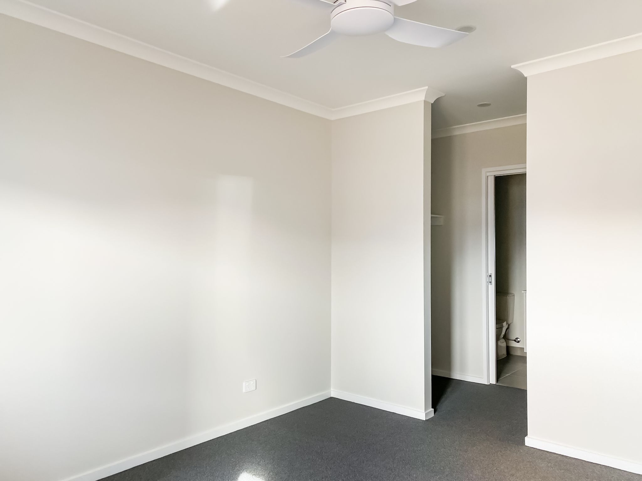 1/5 McLaren Street — photo 3 of 8