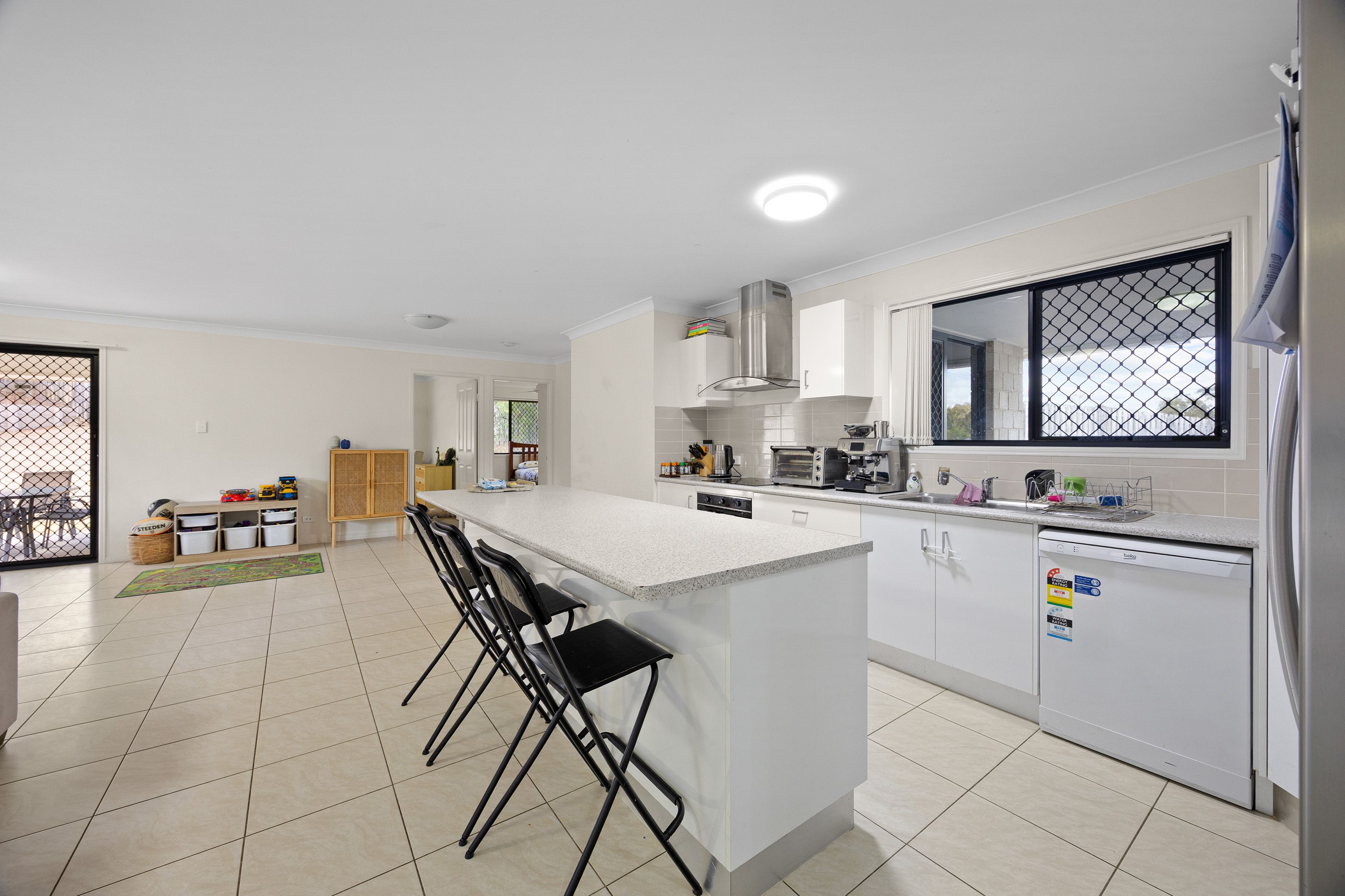 14 Blackburn Court, Kirkwood, QLD 4680