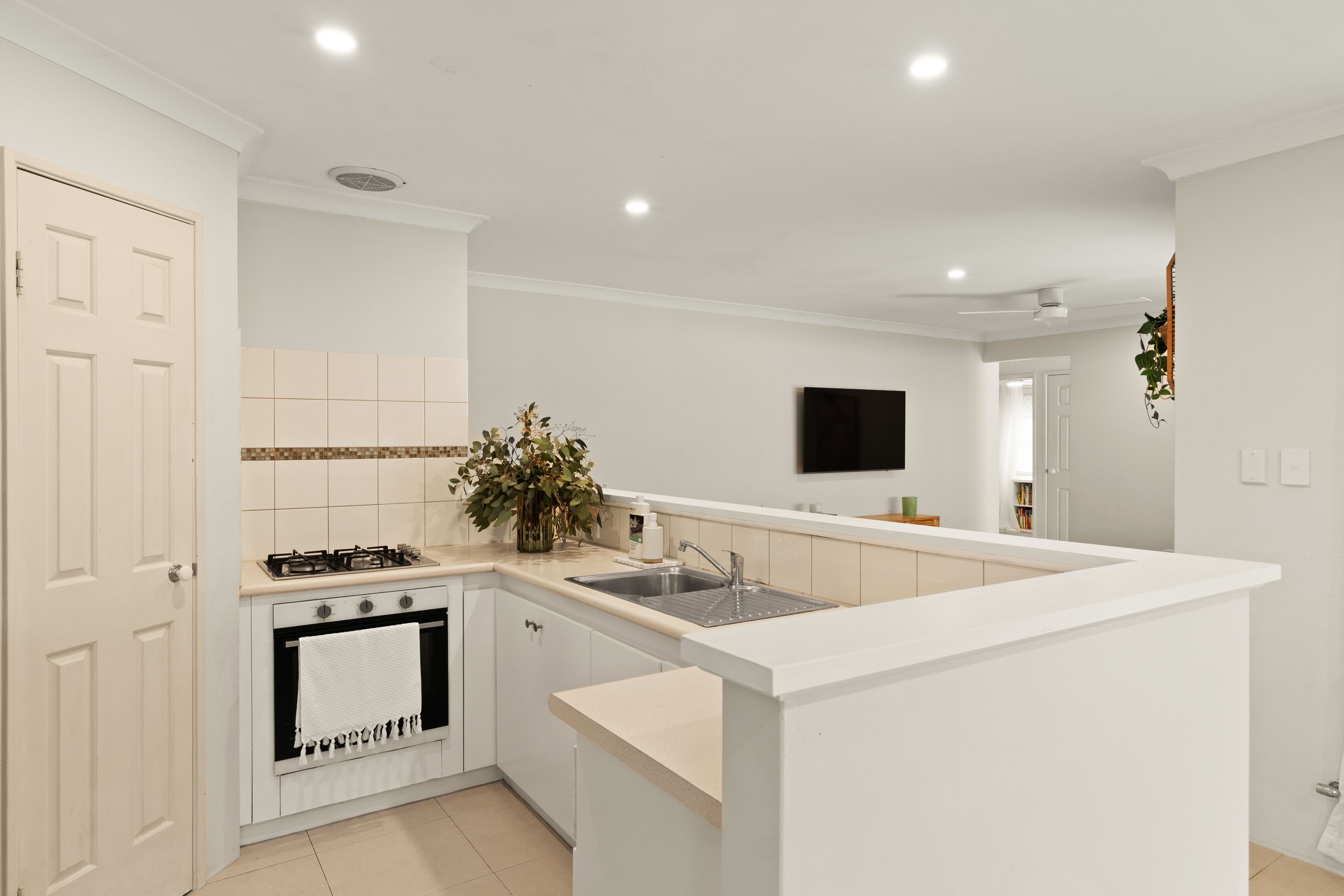 2/1 Langley Place — photo 14 of 19