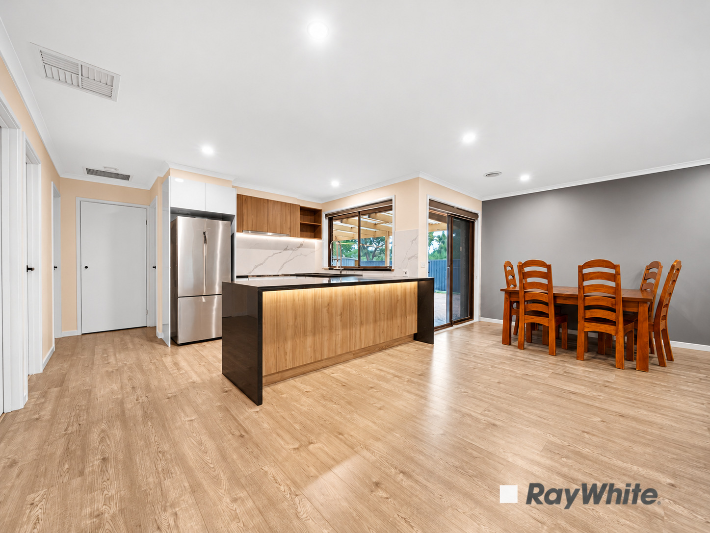 26 Benambra Way — photo 10 of 23