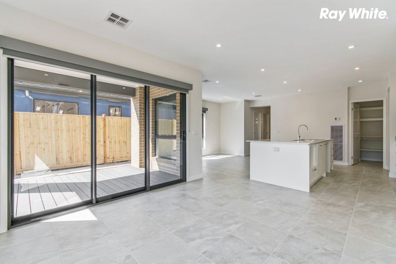 24 Grammar Parade, Wantirna, VIC 3152