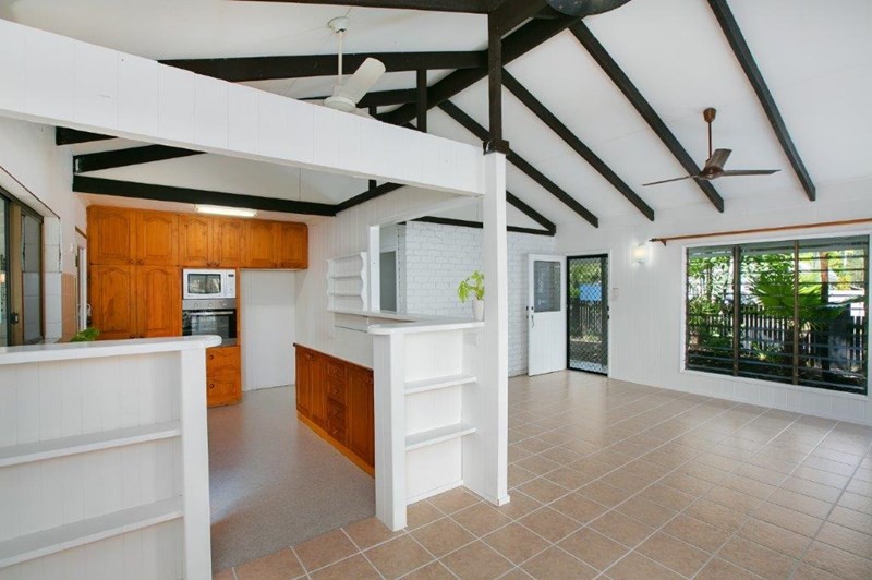 25 Trinity Beach Road, Trinity Beach, QLD 4879