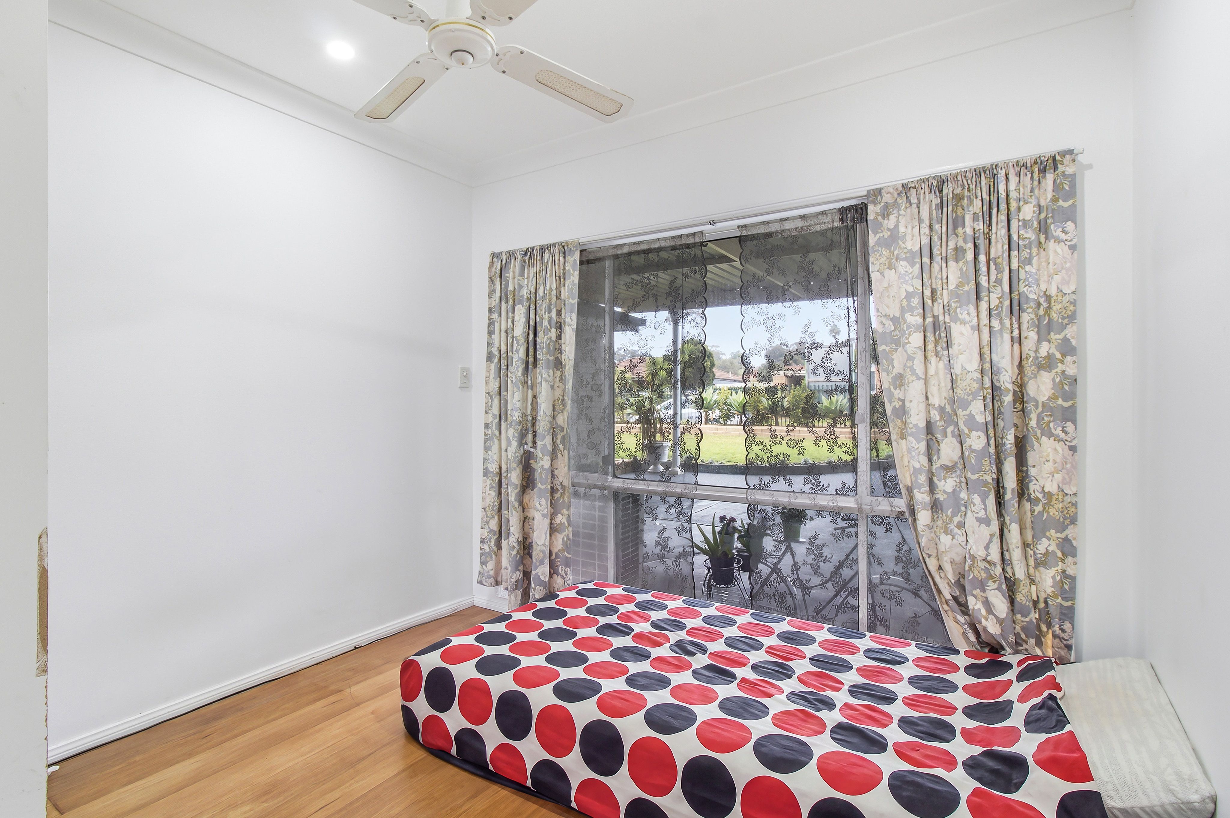 35 Seabrook Crescent — photo 8 of 12