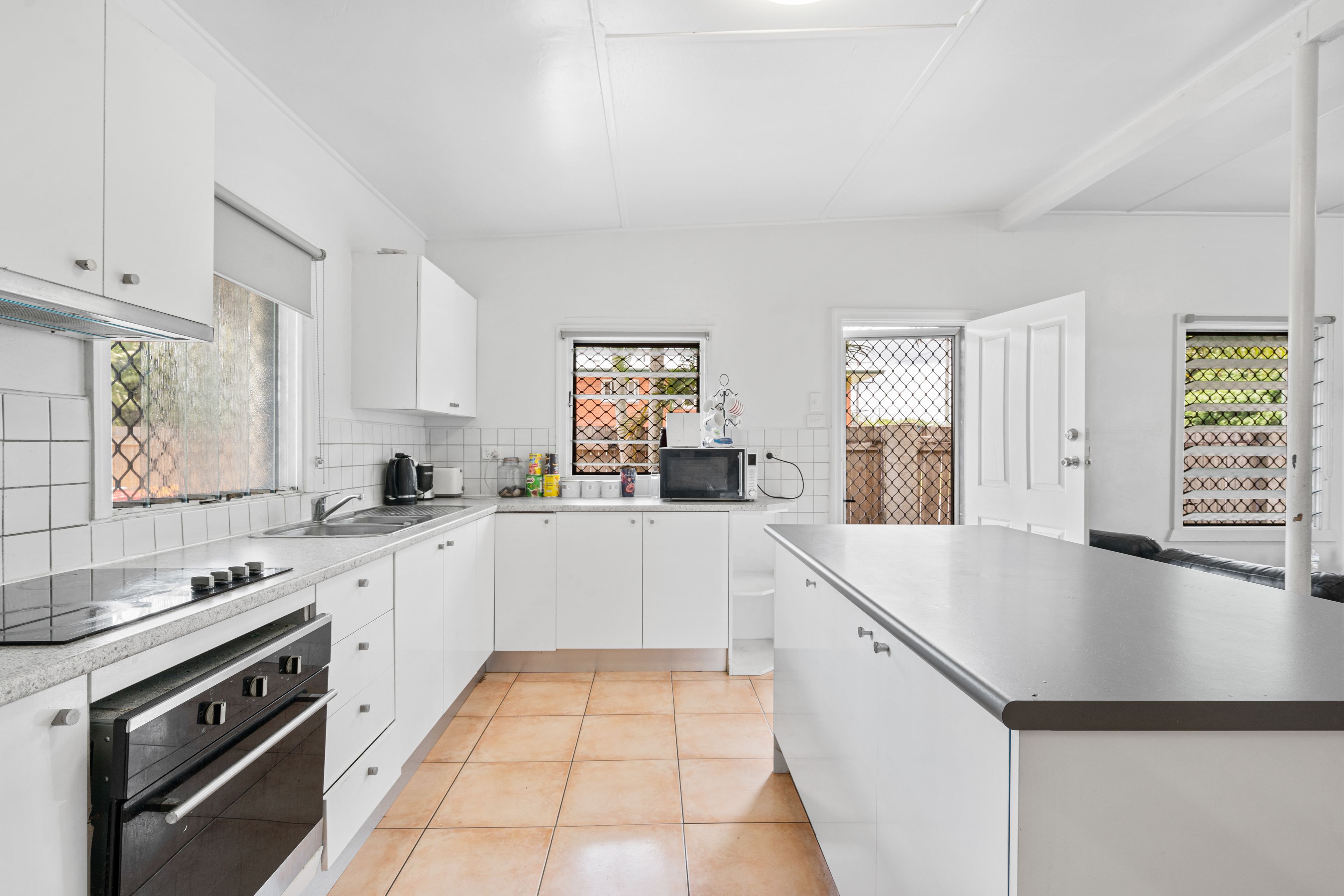1/276 McCoombe Street, Westcourt, QLD 4870 Leased House Ray White