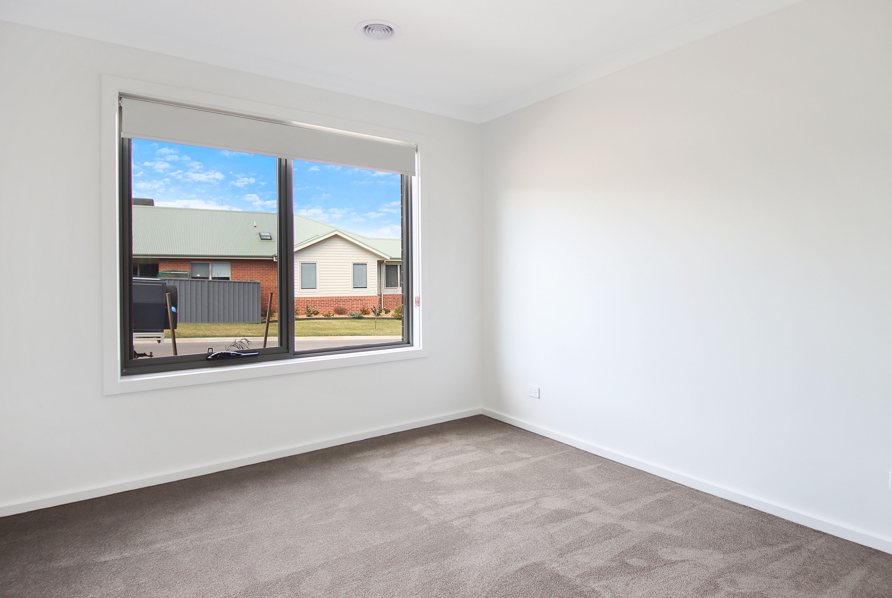 80 Millford Crescent — photo 6 of 9