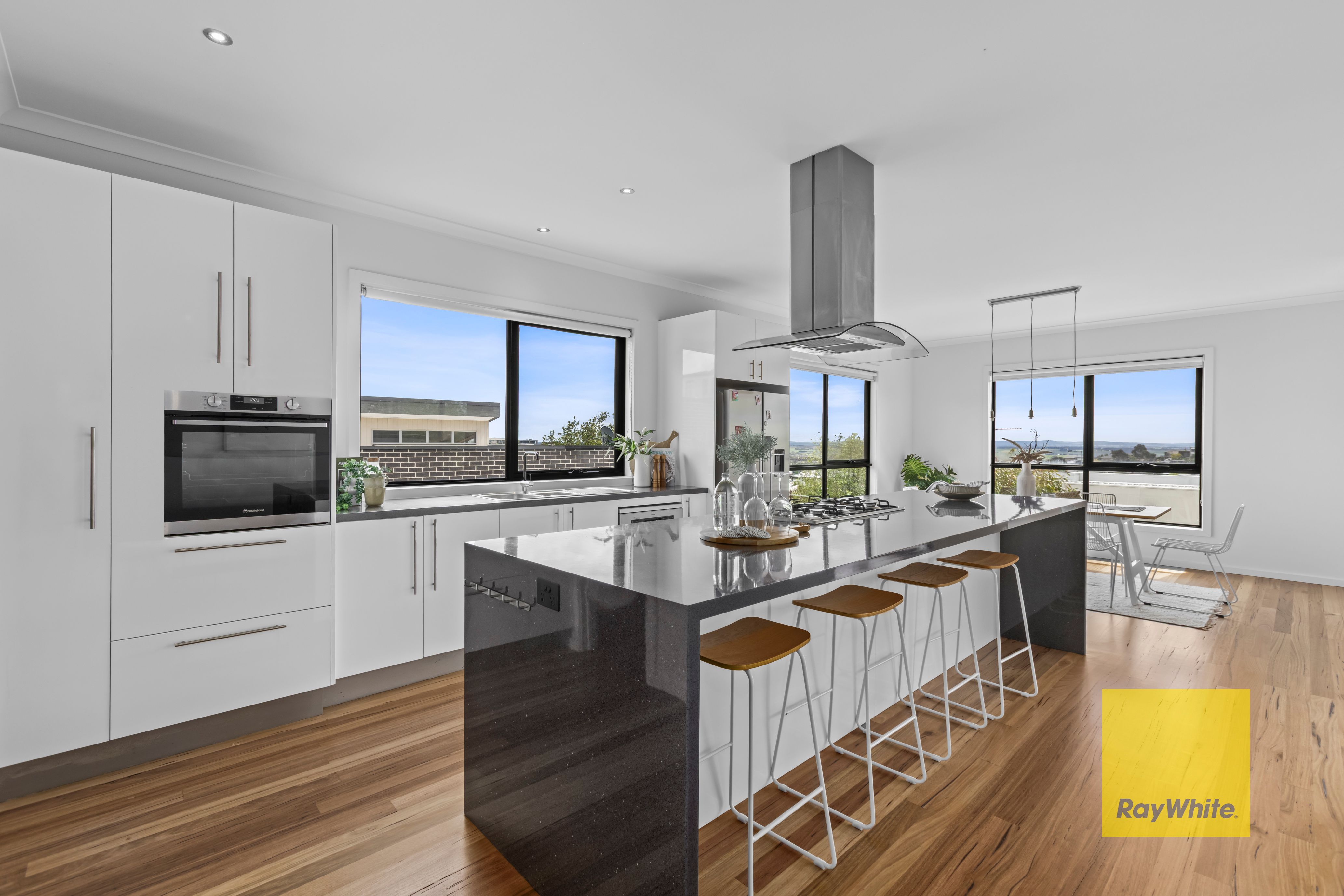 60 Leigh Road, Highton, VIC 3216