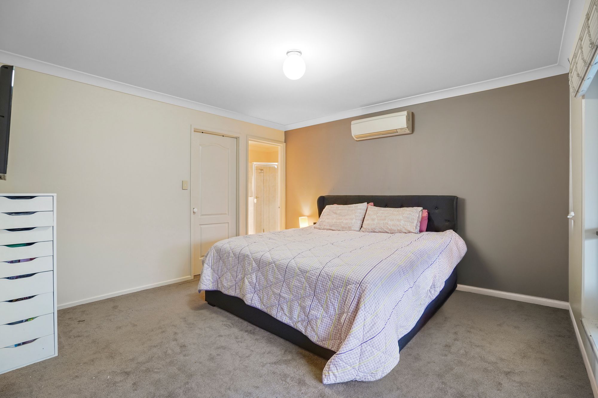 127 Currajong Place — photo 8 of 15