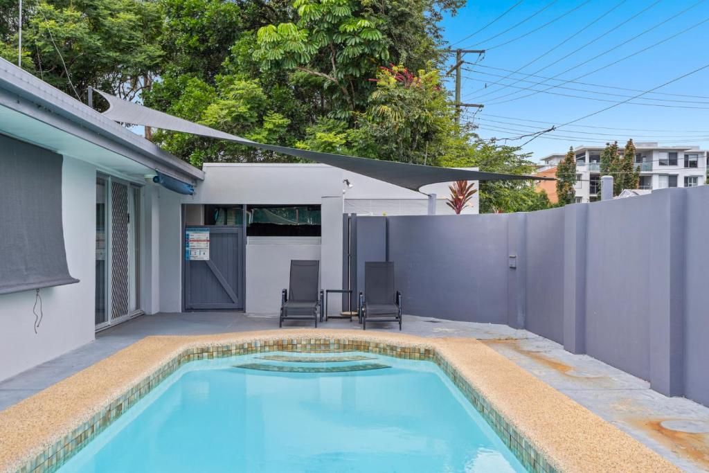 151 Racecourse Drive — photo 13 of 14