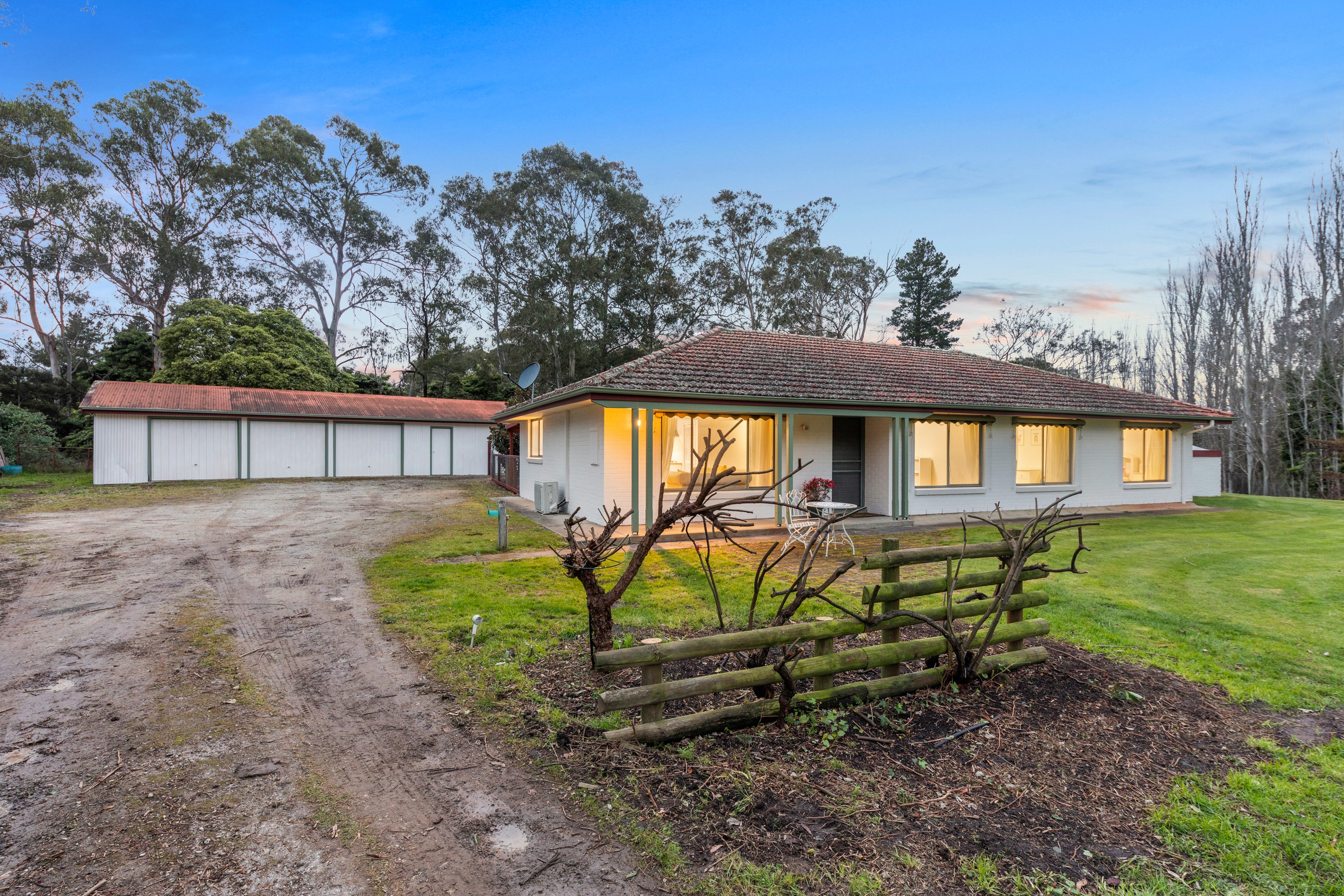 170 Beaconsfield-Emerald Road, Beaconsfield, VIC 3807