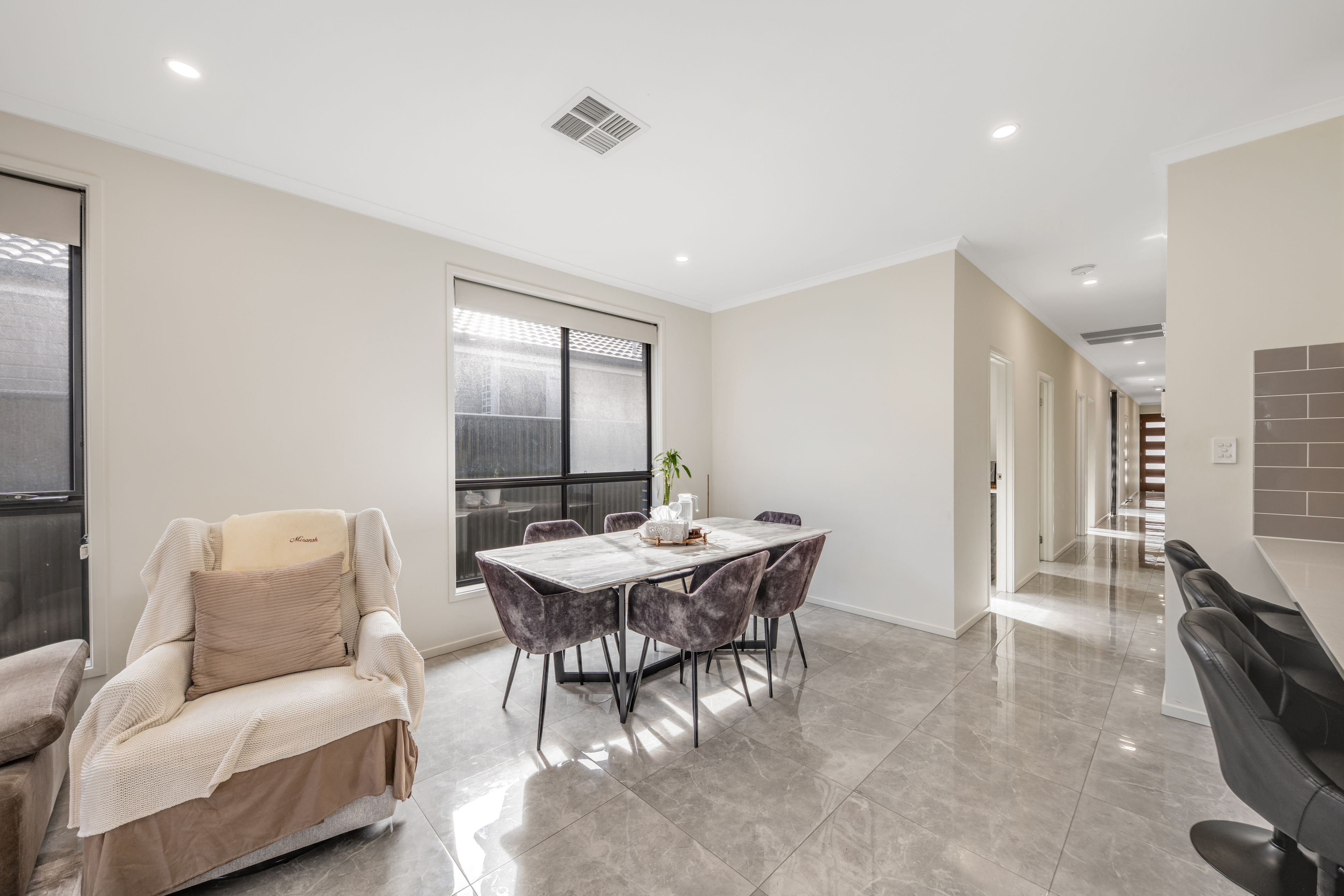 Sleek Modern Luxury — photo 10 of 23