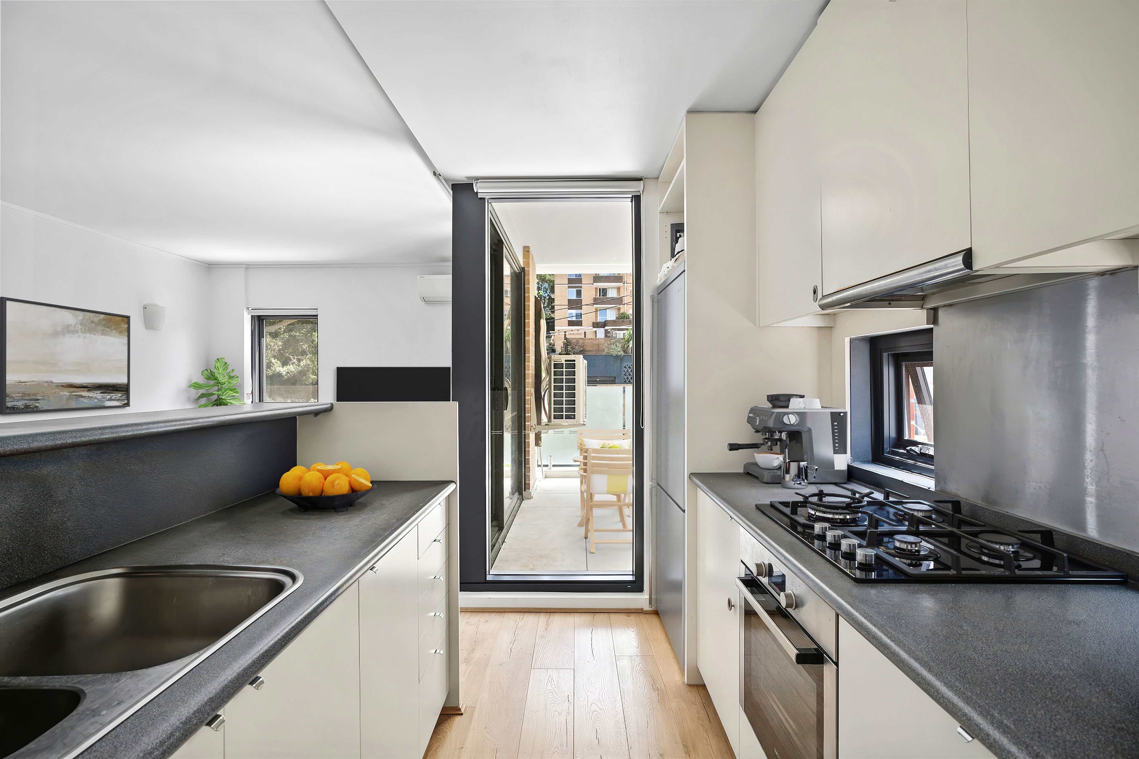 6/1 Boronia Street — photo 3 of 13