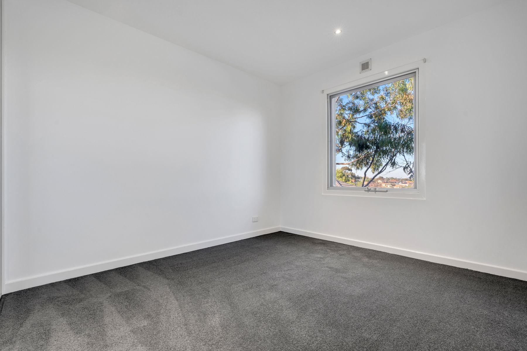 33/777 Bell Street — photo 11 of 16
