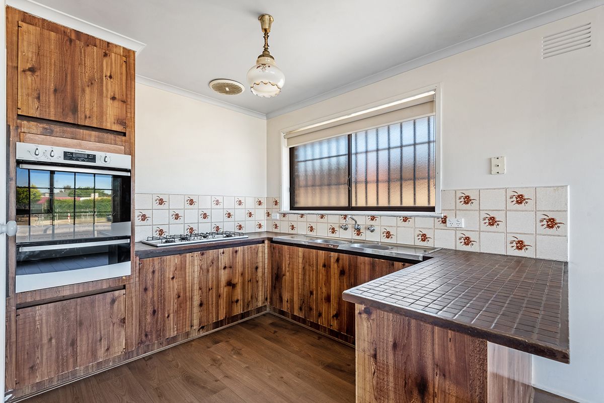 4 Bridgewater Road, Craigieburn, VIC 3064