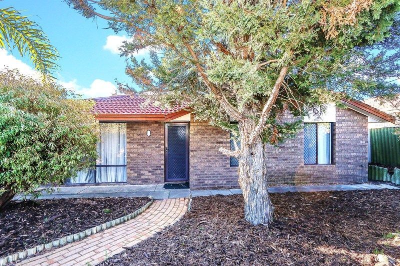 61 Le Grand Gardens, Marangaroo, WA 6064