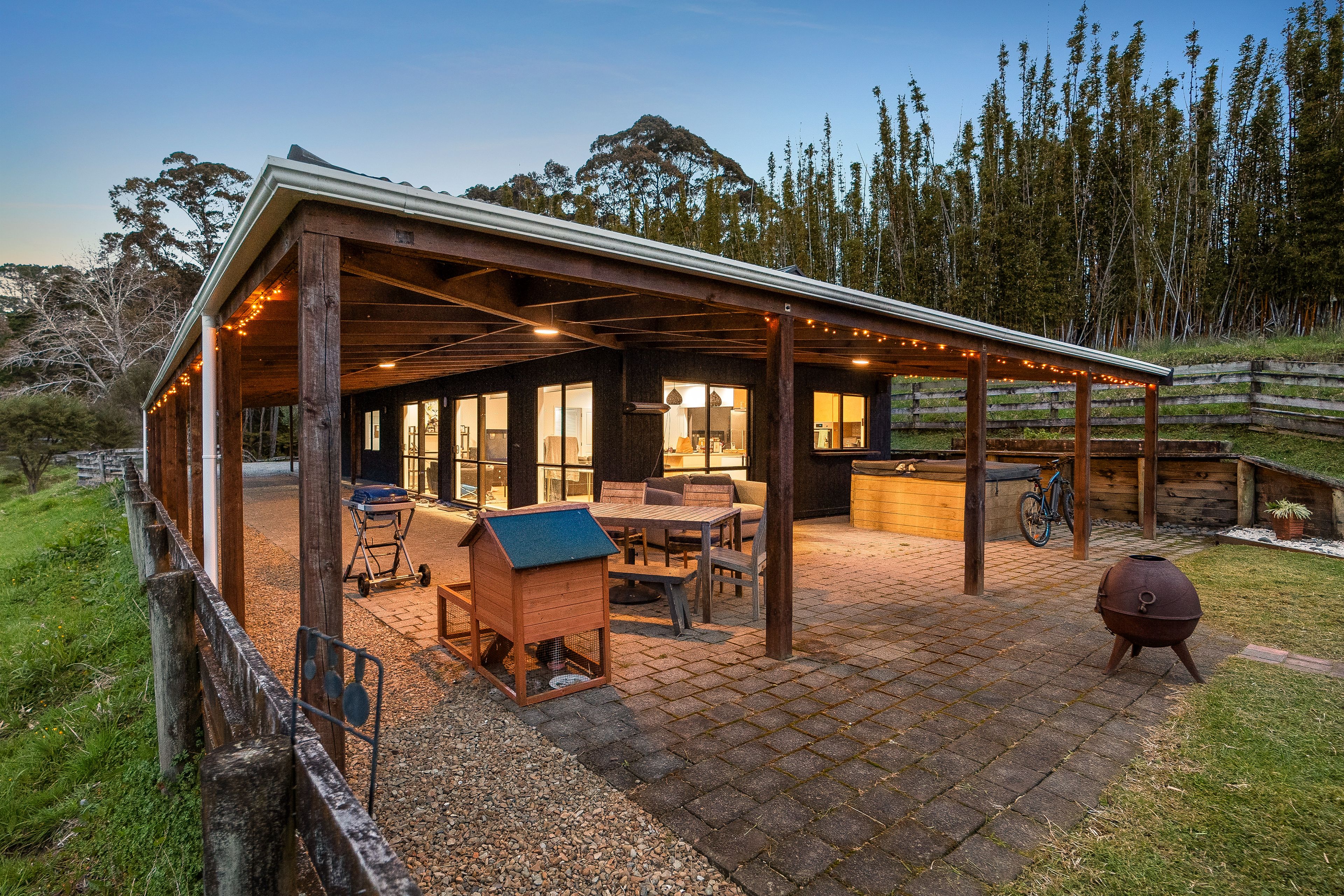 197 Forest Hill Road, Waiatarua, Waitakere City