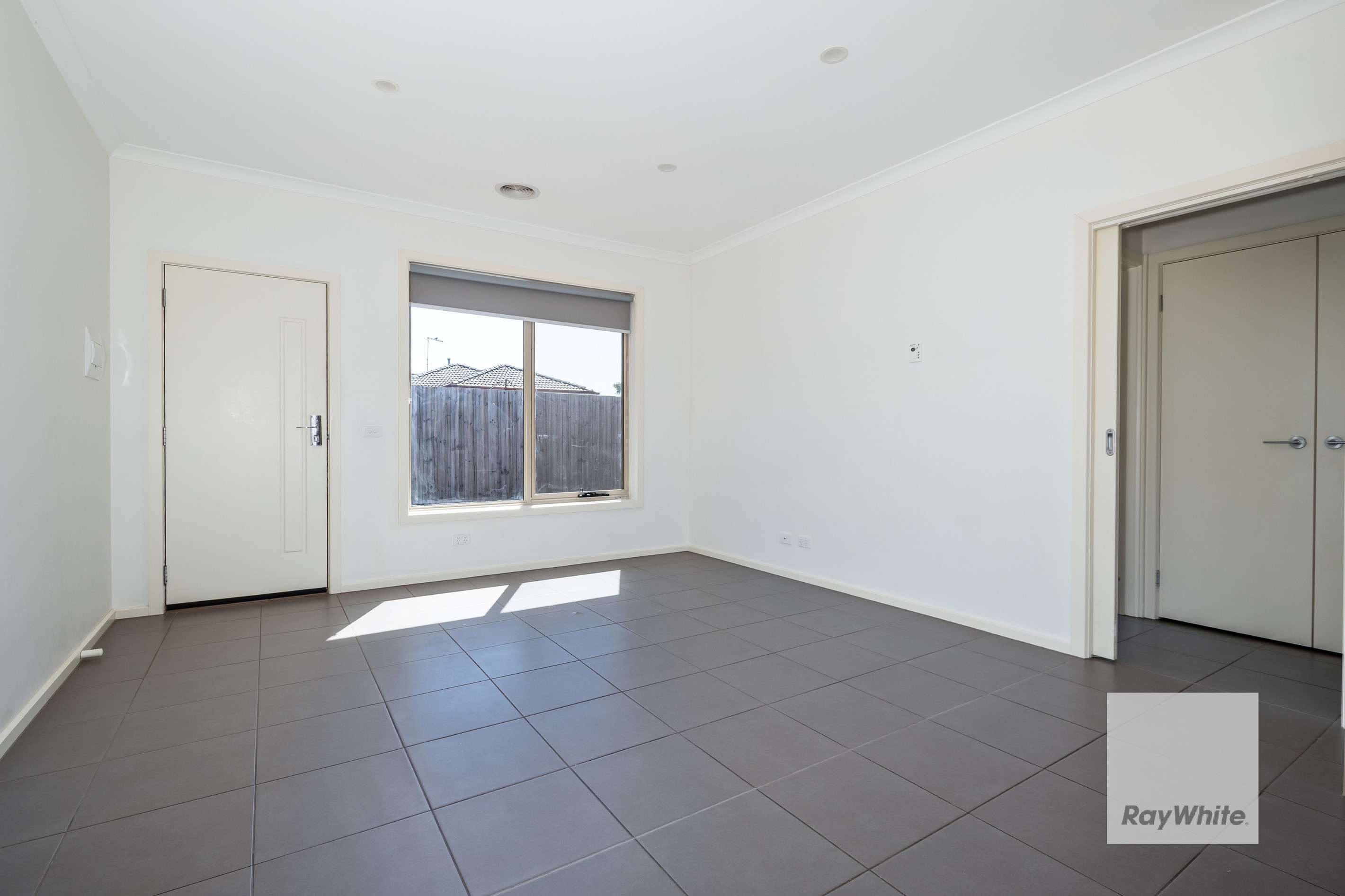 2/36 Harmon Avenue, St Albans, VIC 3021