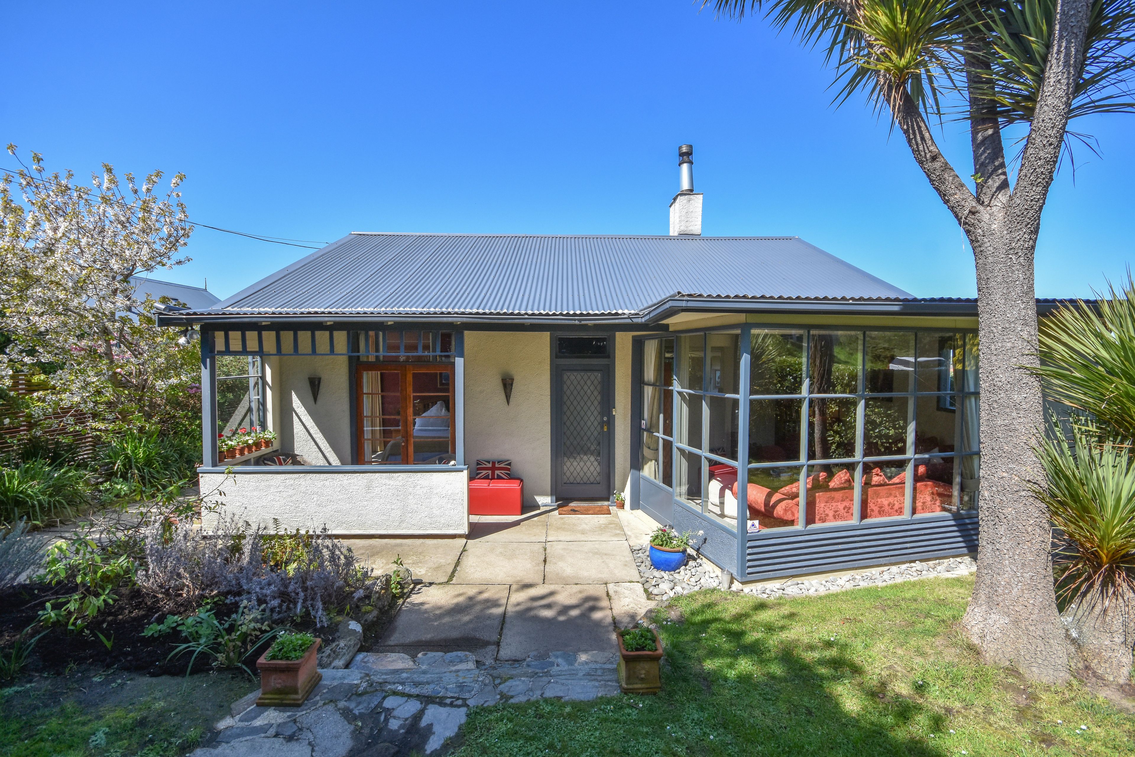 8 Queen Street, Brighton, Dunedin City