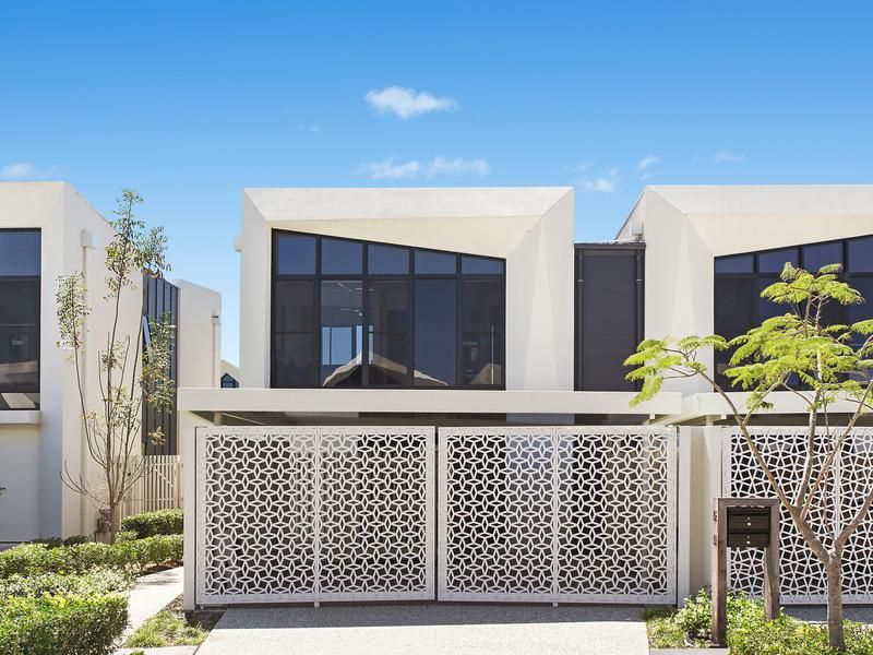 54 Peninsular Drive, Robina, QLD 4226